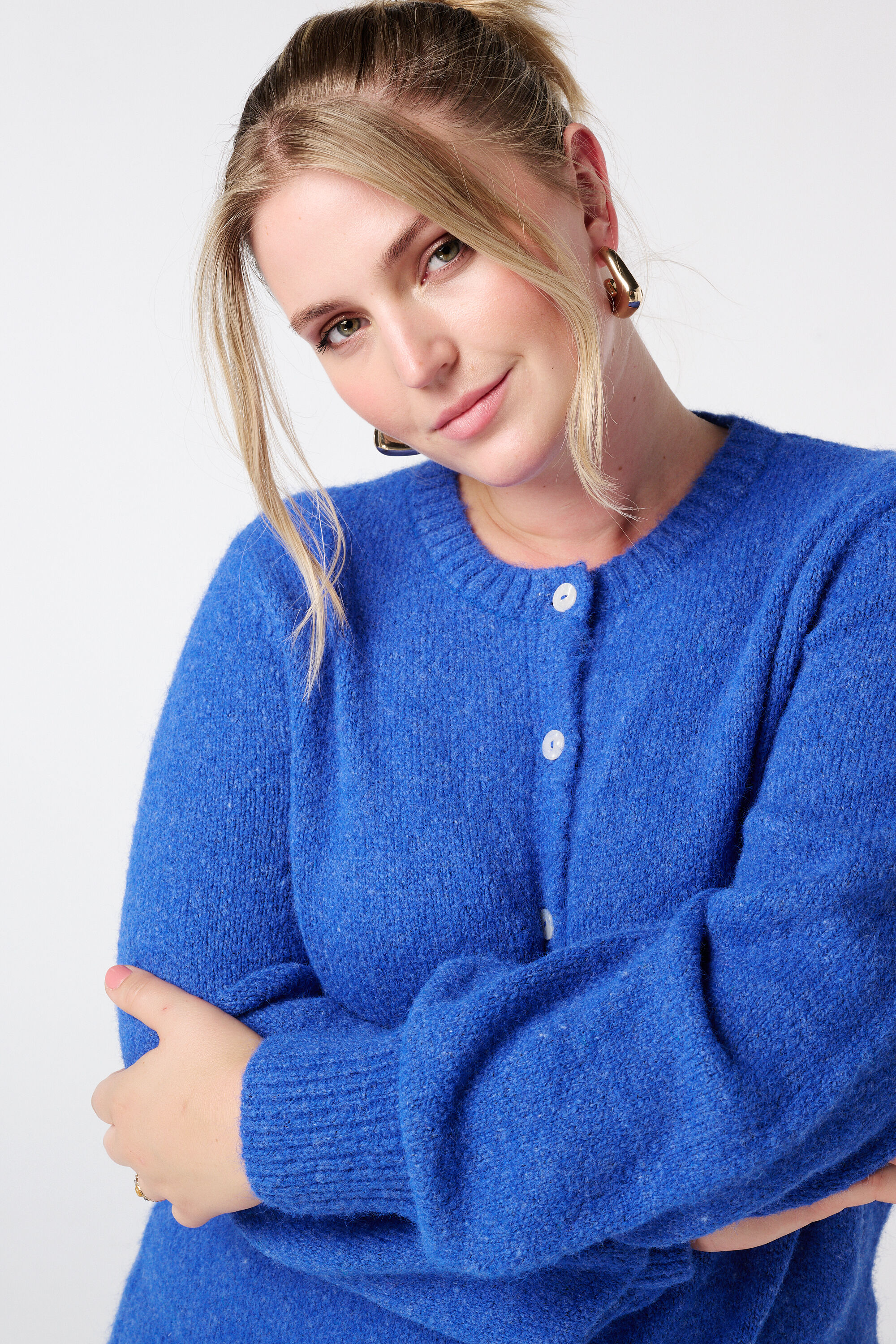 Cardigan en maille fine avec fermeture &agrave; boutons image number 4