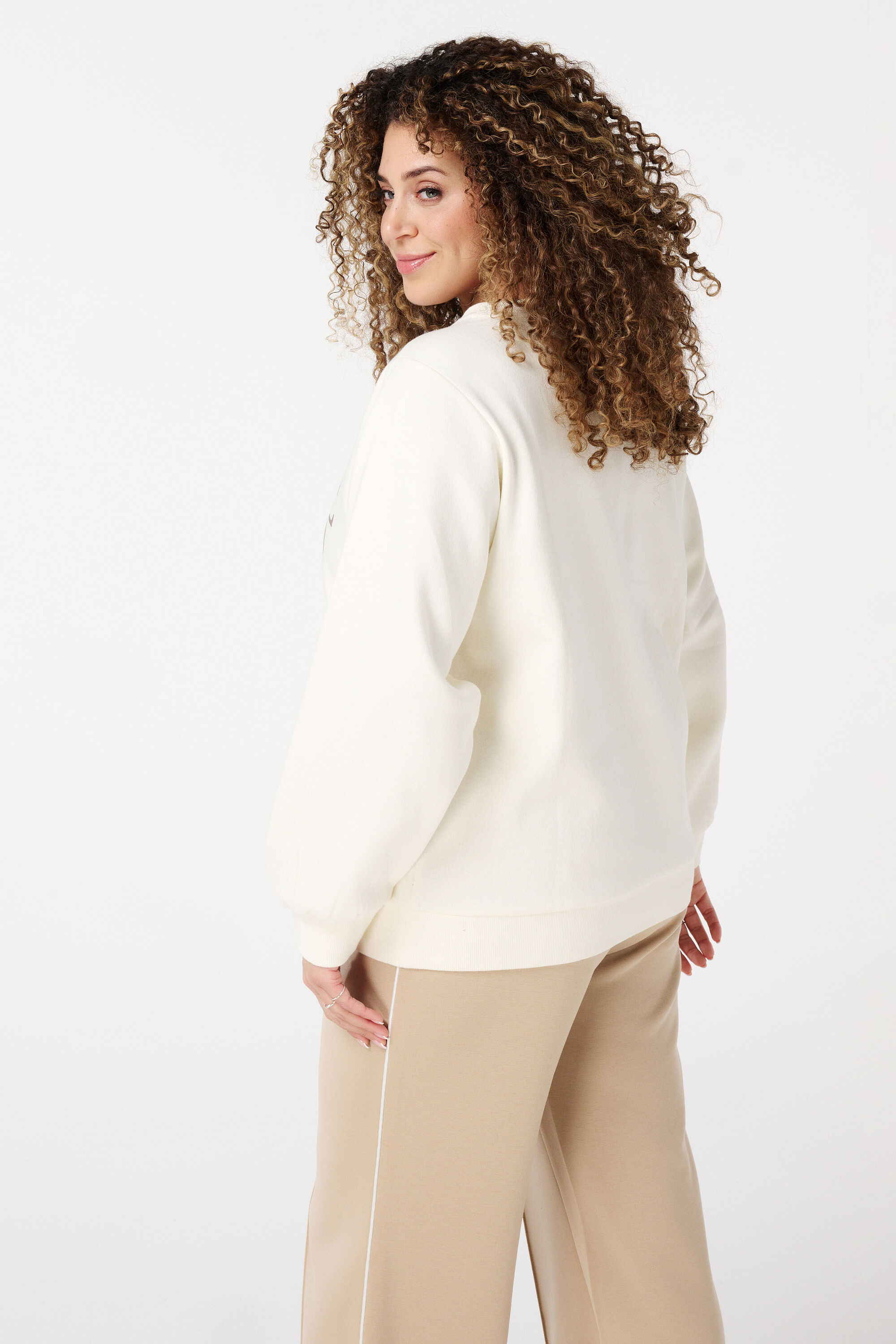 Pull avec inscription image number 3