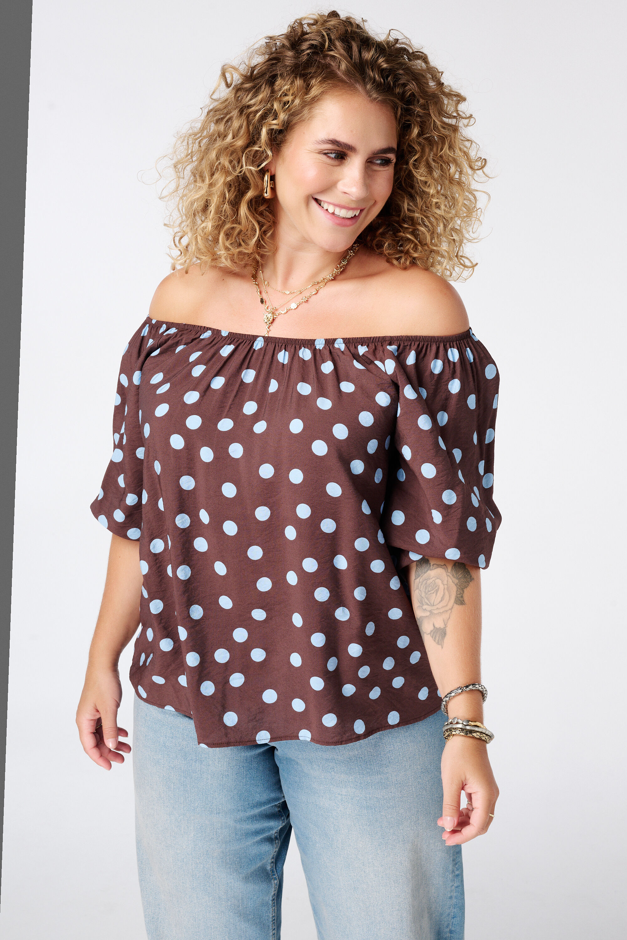 Blouse &agrave; pois &eacute;paules d&eacute;nud&eacute;es