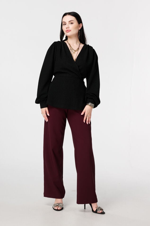 Top pailleté à effet cache-cœur image number 5