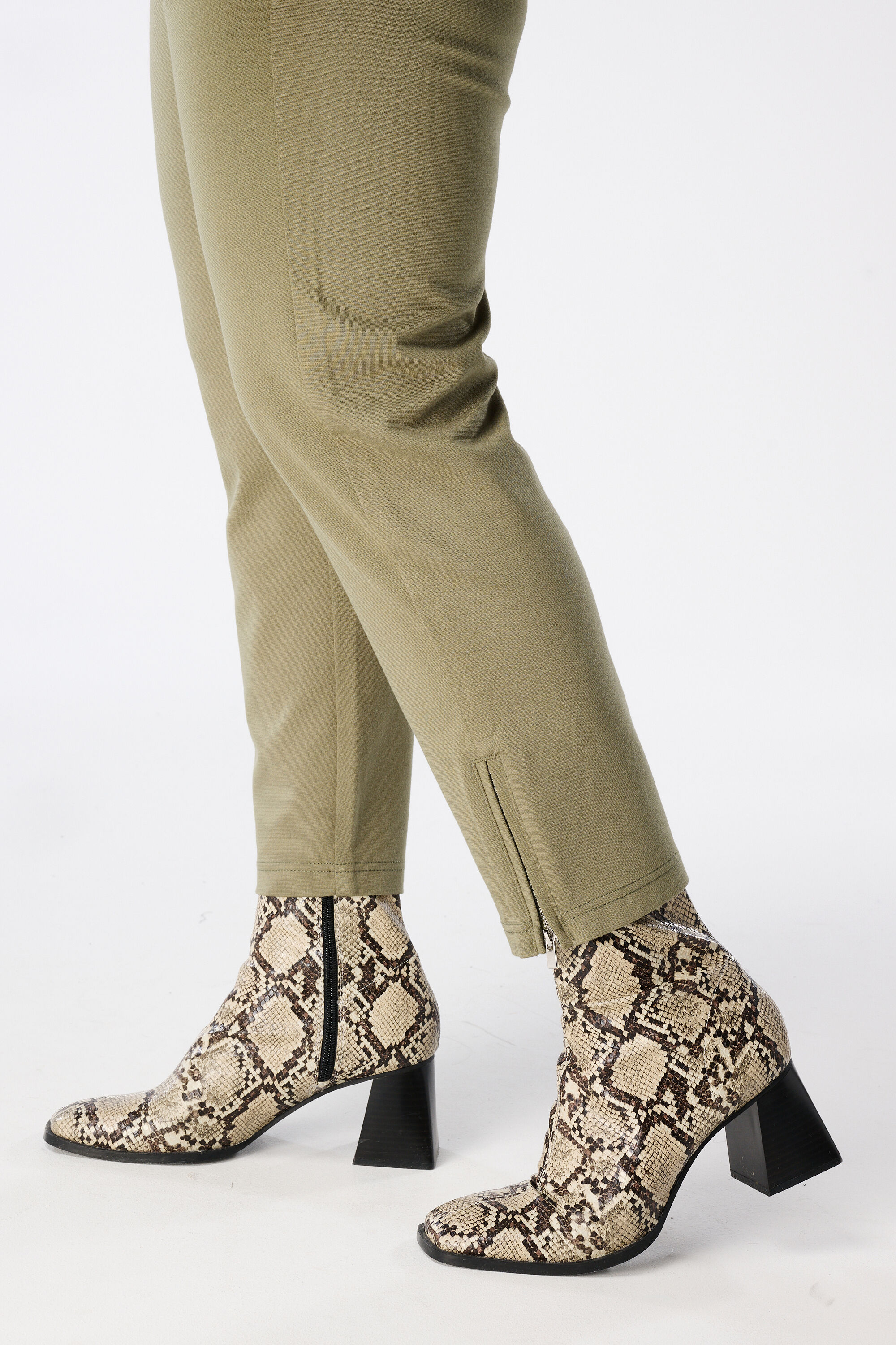 Pantalon avec cordon de serrage image number 5