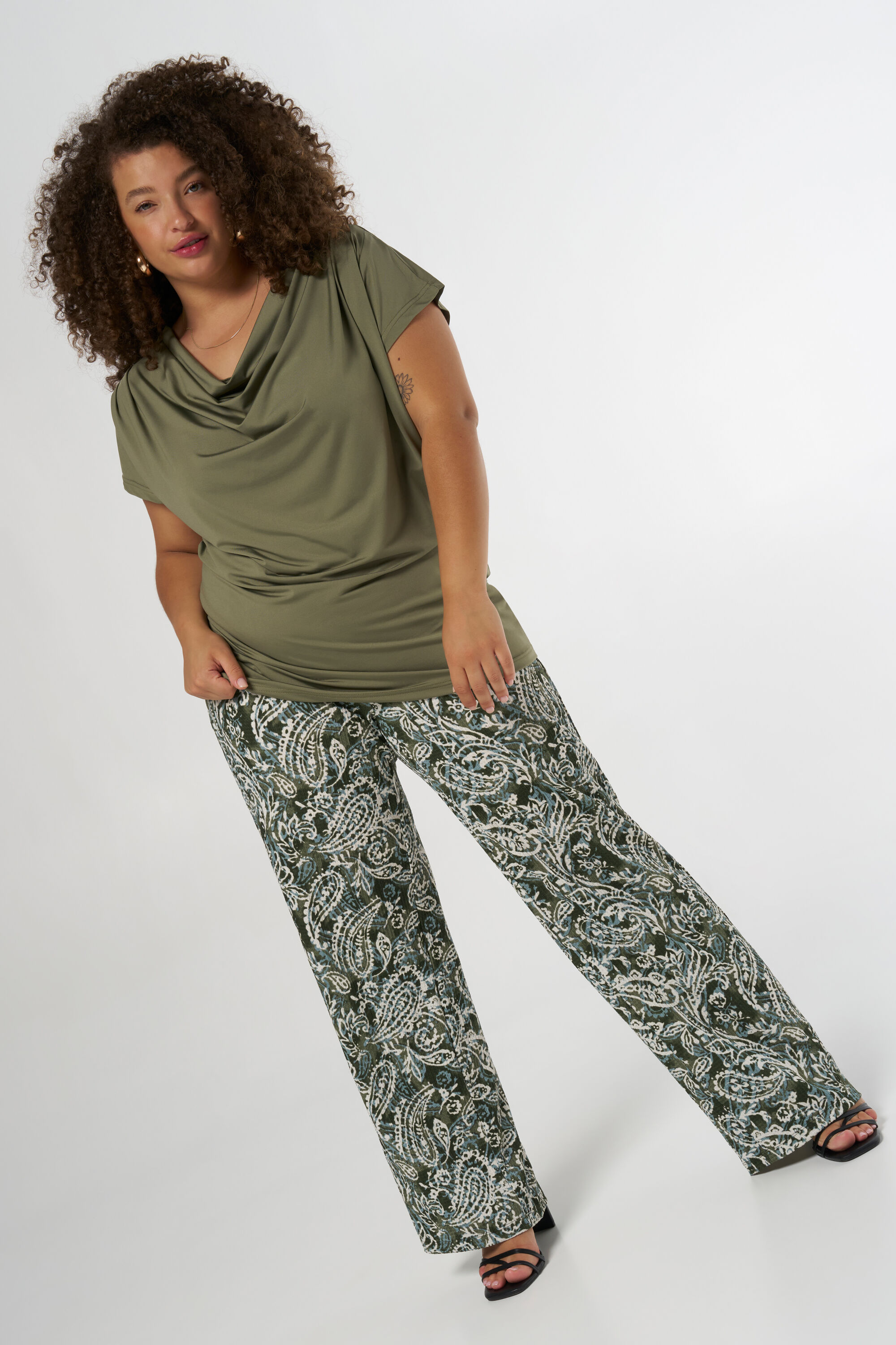 Haut drap&eacute; image number 5