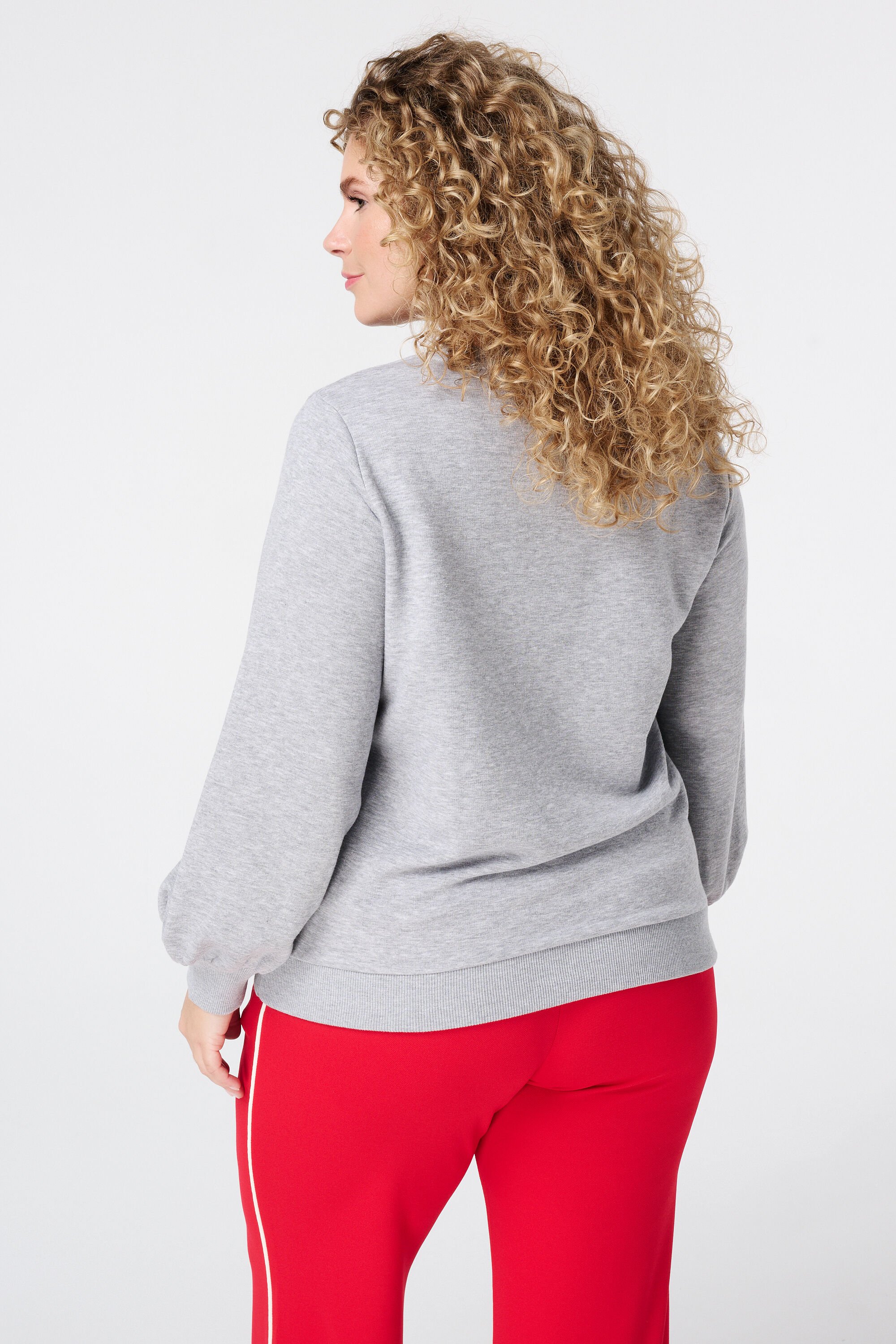 Pull avec inscription image number 3