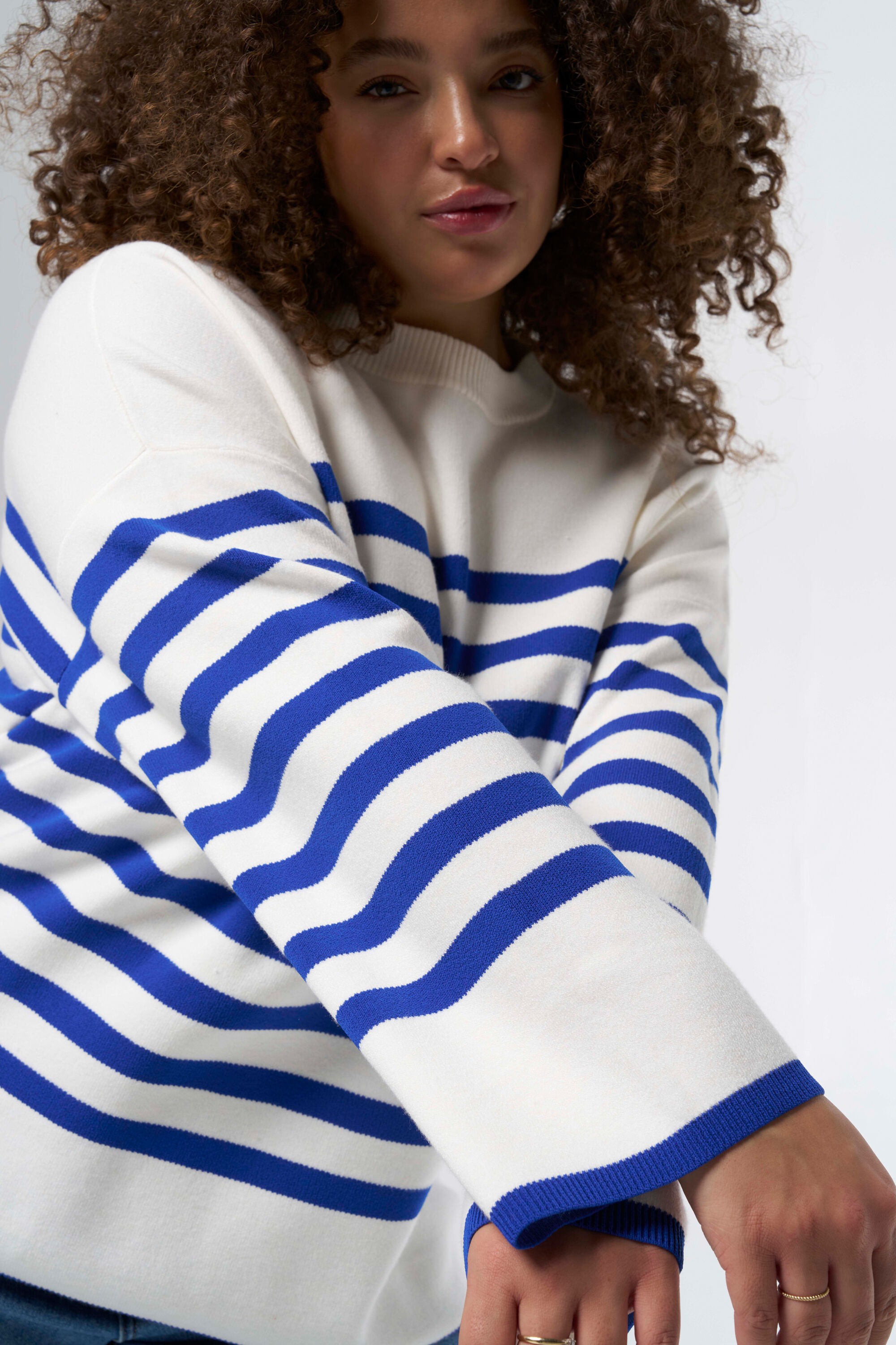 Pull ray&eacute; en maille image number 4