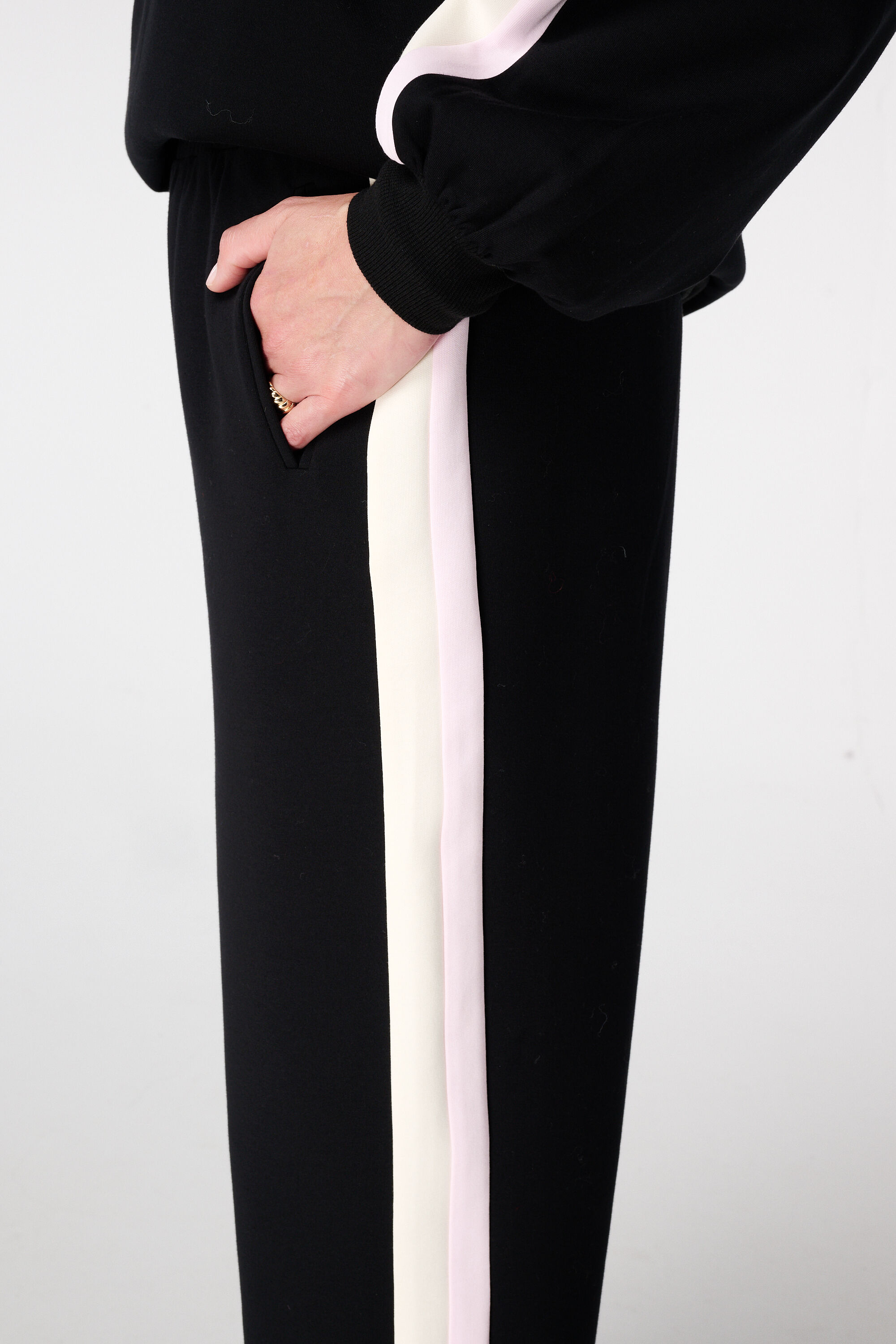 Pantalon avec bande lat&eacute;rale image number 4