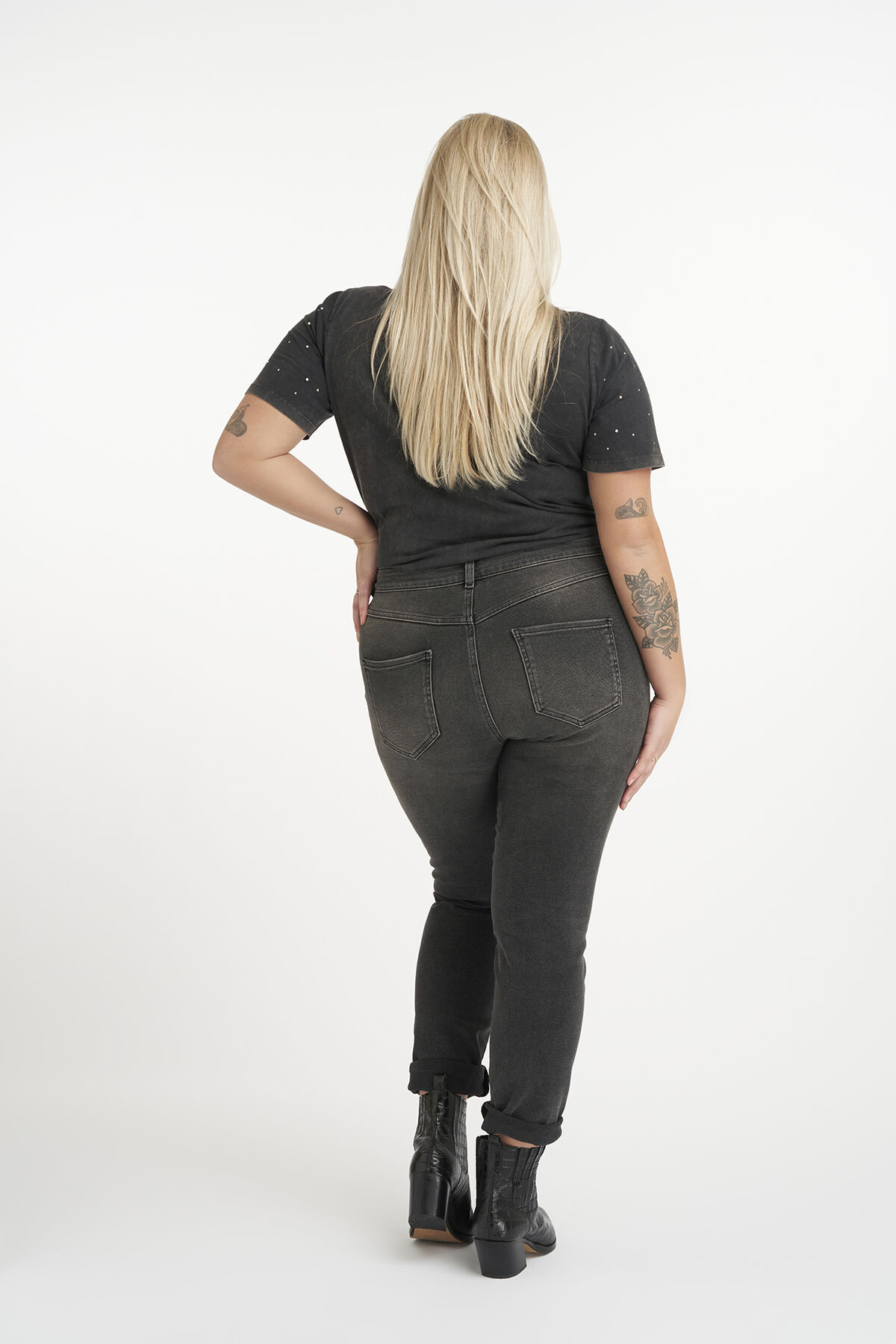 Jean aux d&eacute;cors d&eacute;chir&eacute;s image number 4