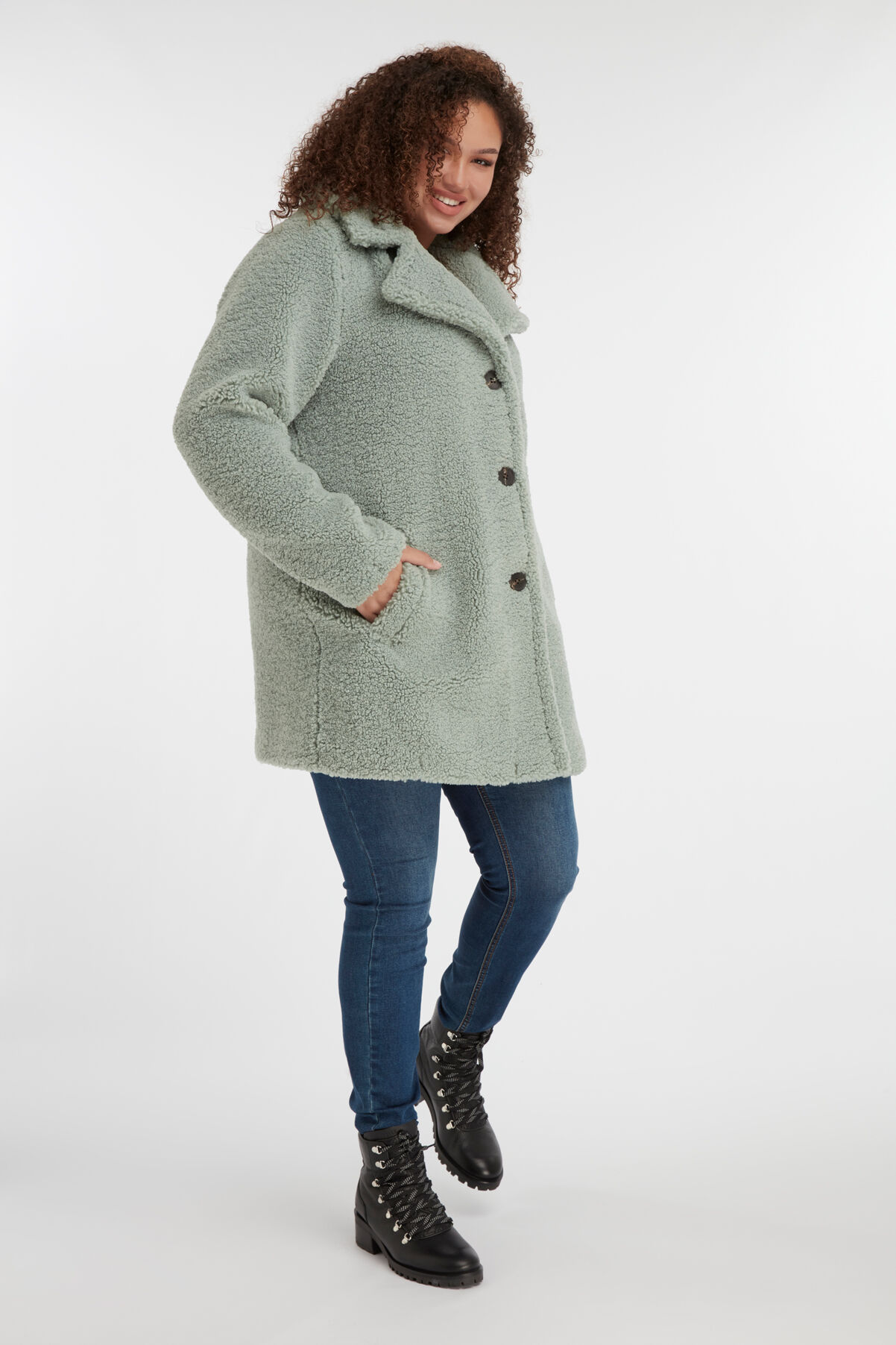 Veste en peluche douce image number 5