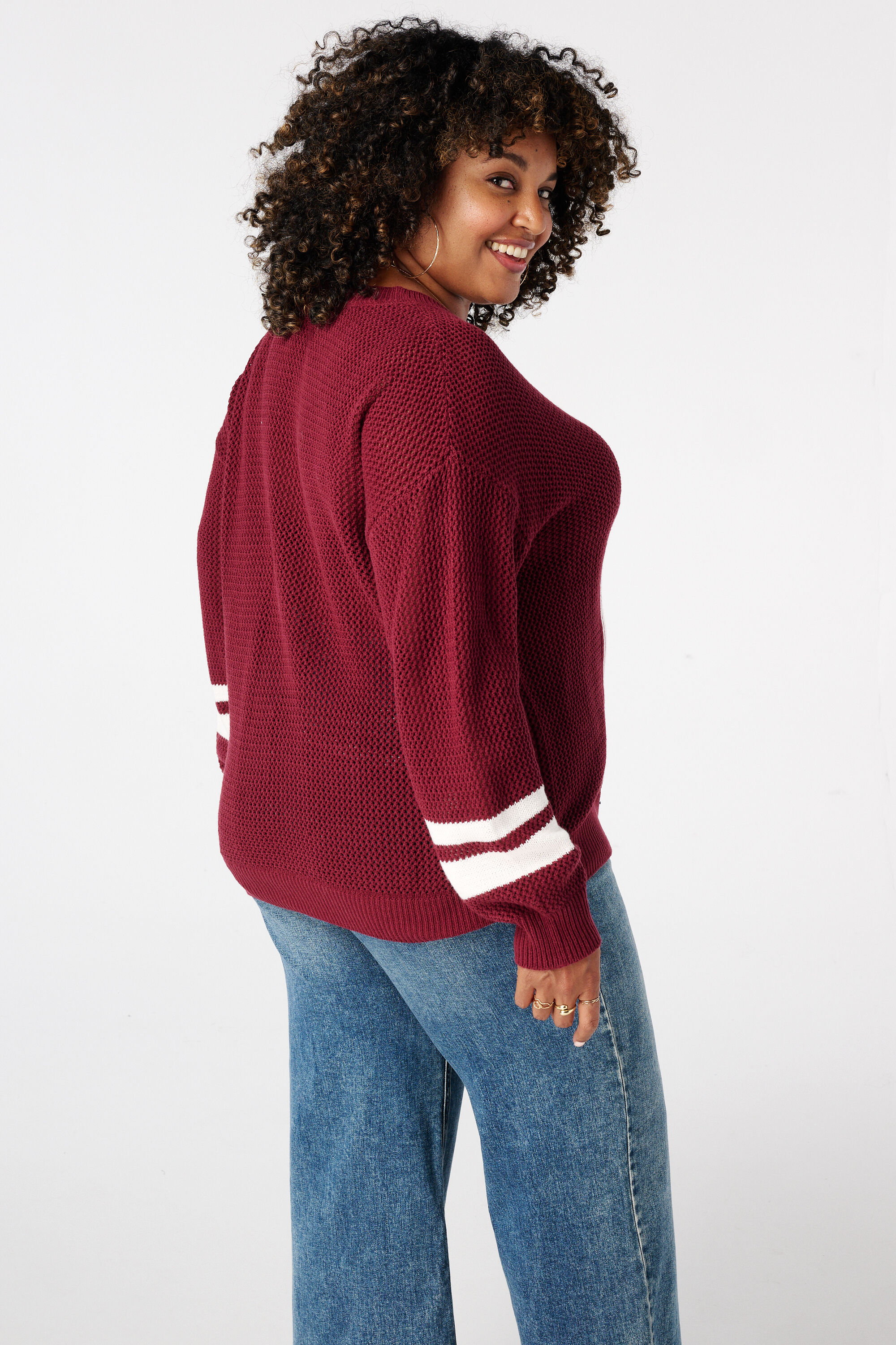 Pull universitaire en maille fine image number 3