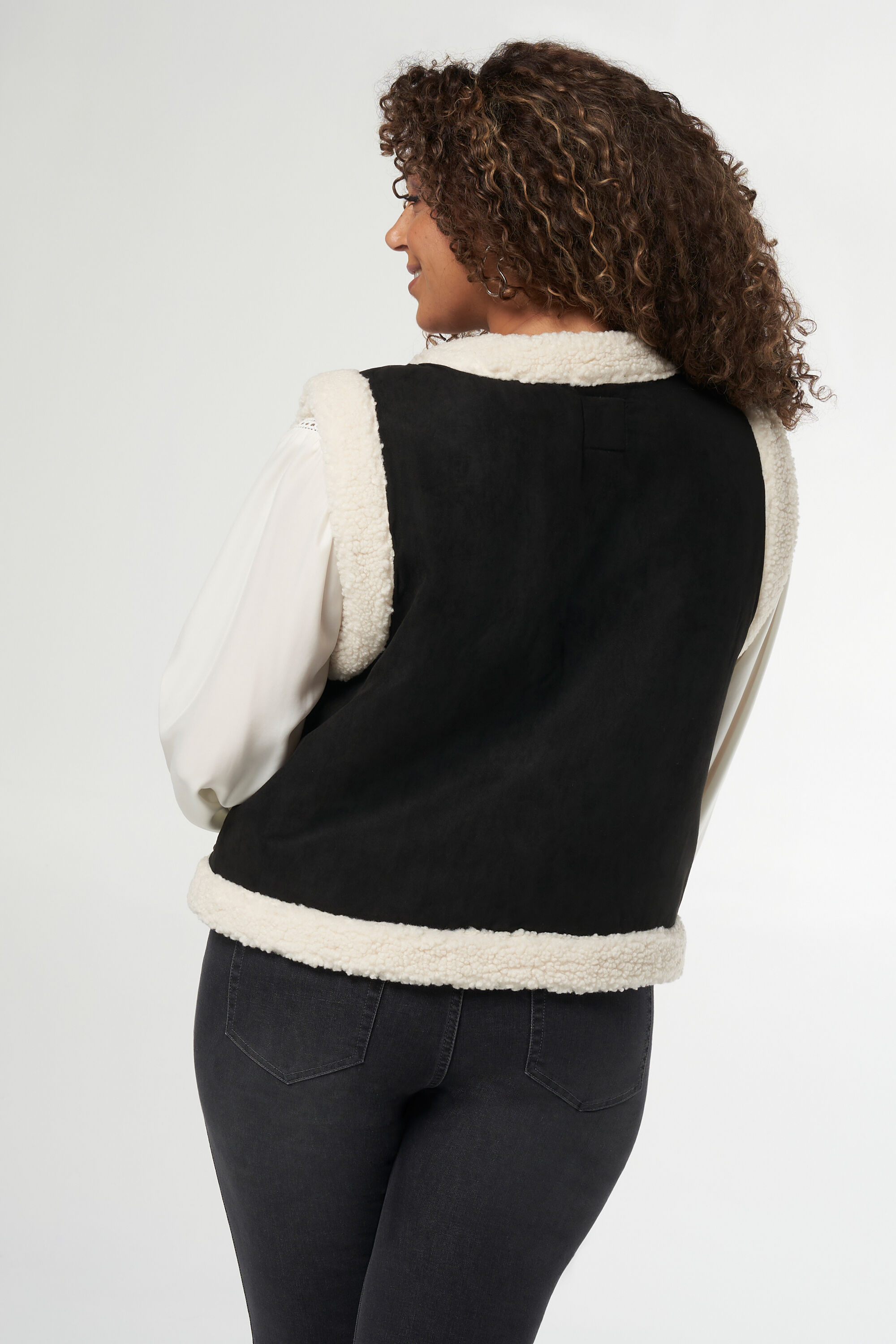 Gilet avec teddy et d&eacute;tails  image number 3