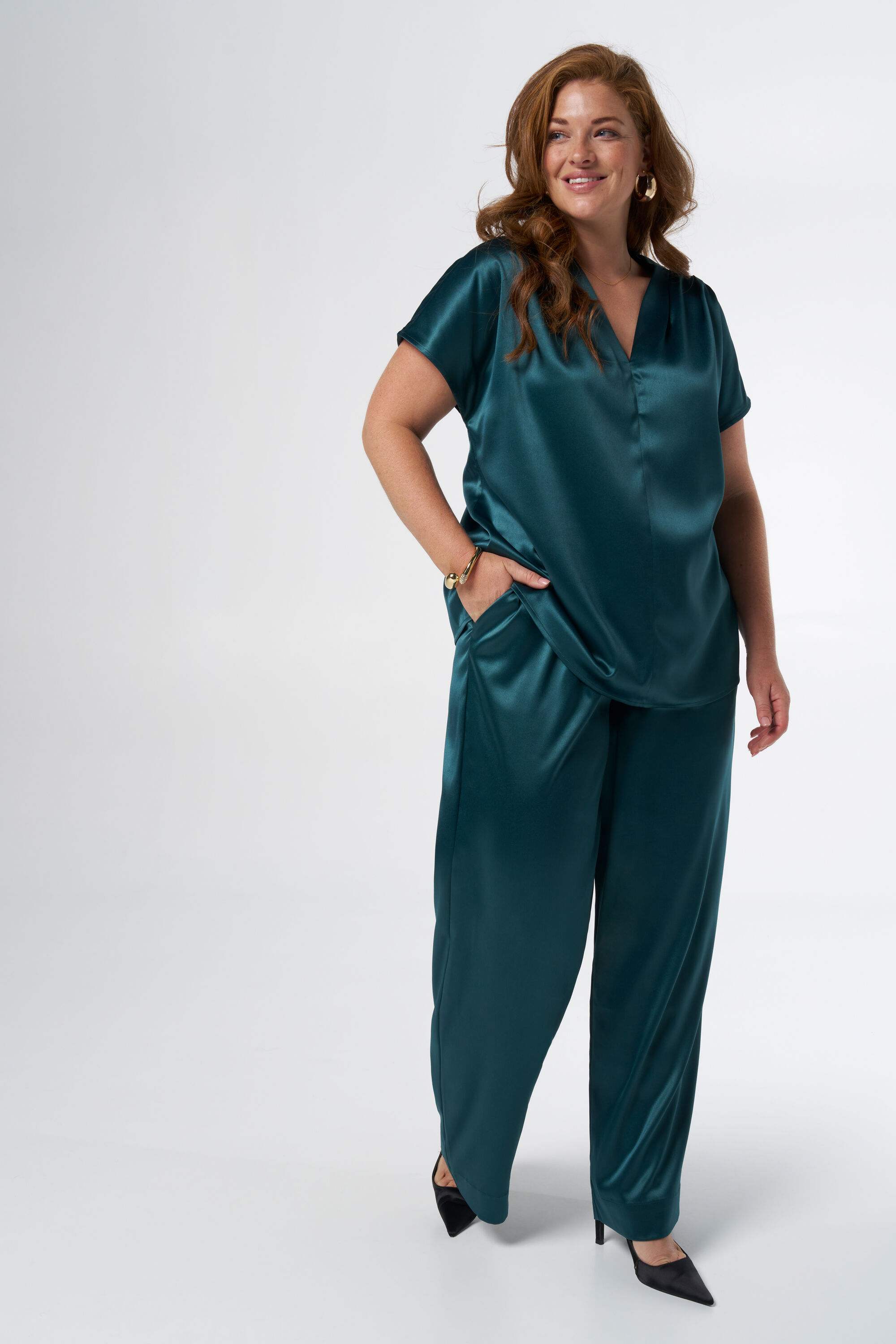 Chemisier &agrave; l'aspect satin&eacute; image number 5