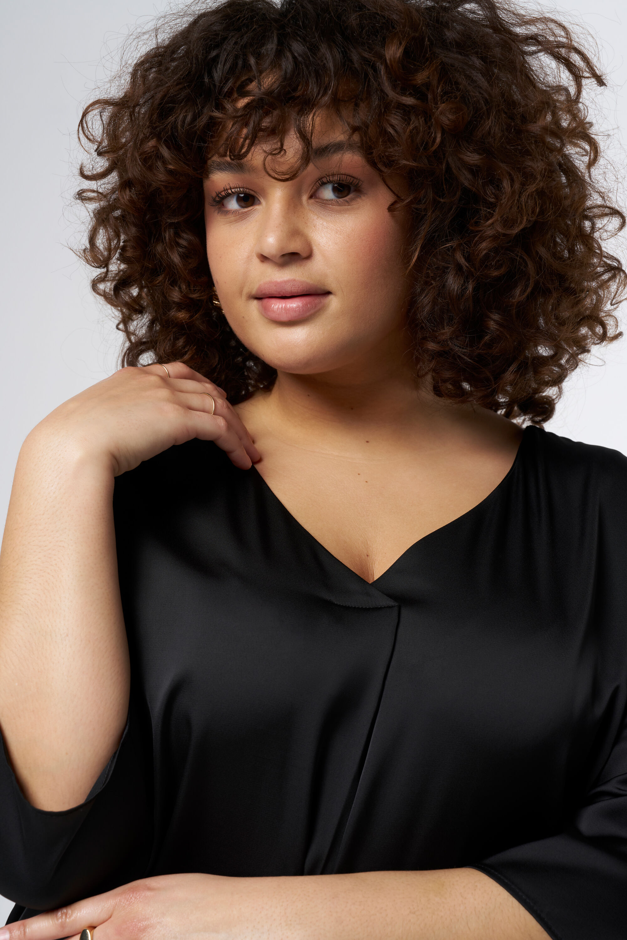 Robe en satin &agrave; coupe droite image number 4