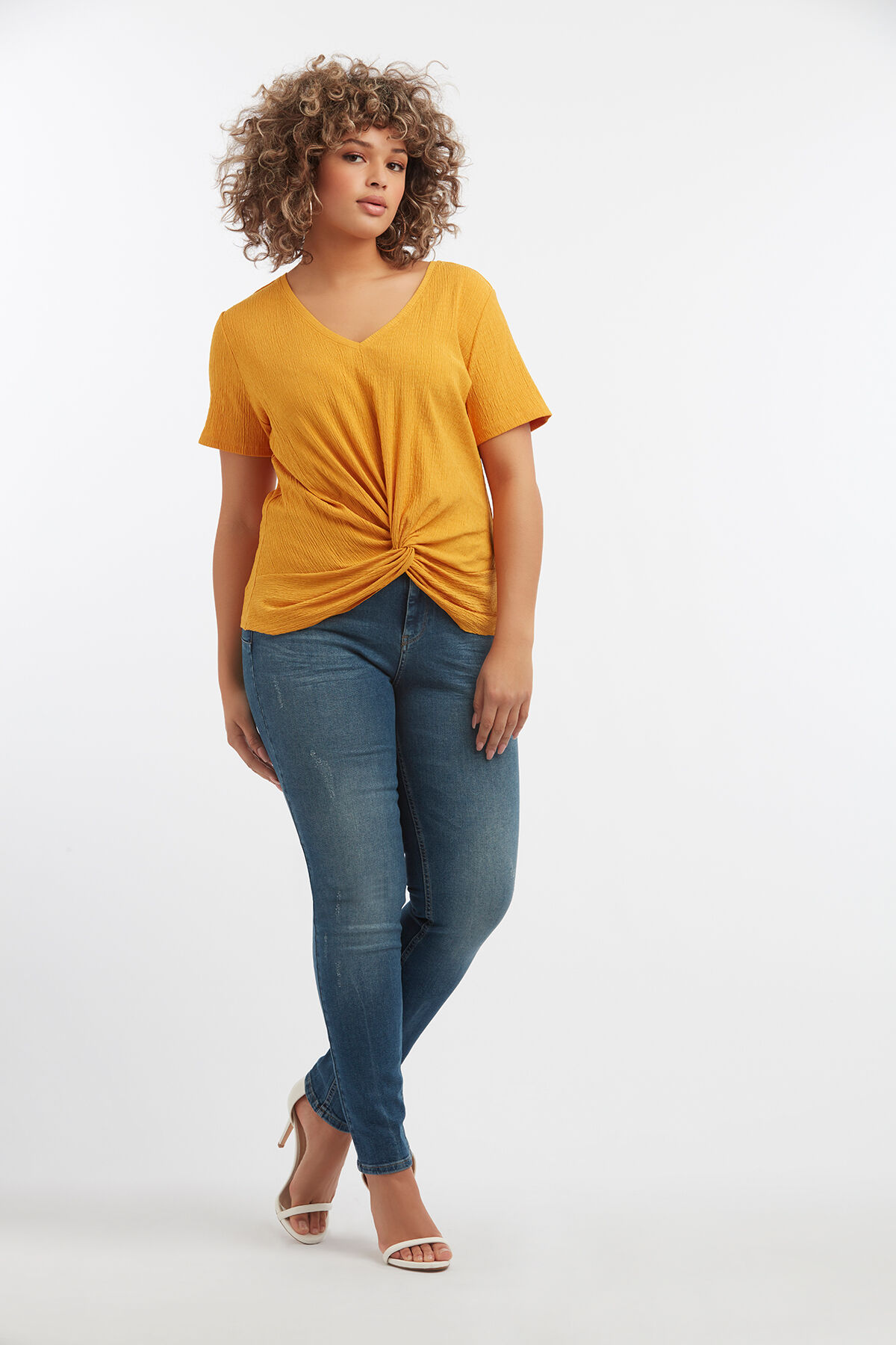 T-shirt avec d&eacute;tail nou&eacute; image number 3