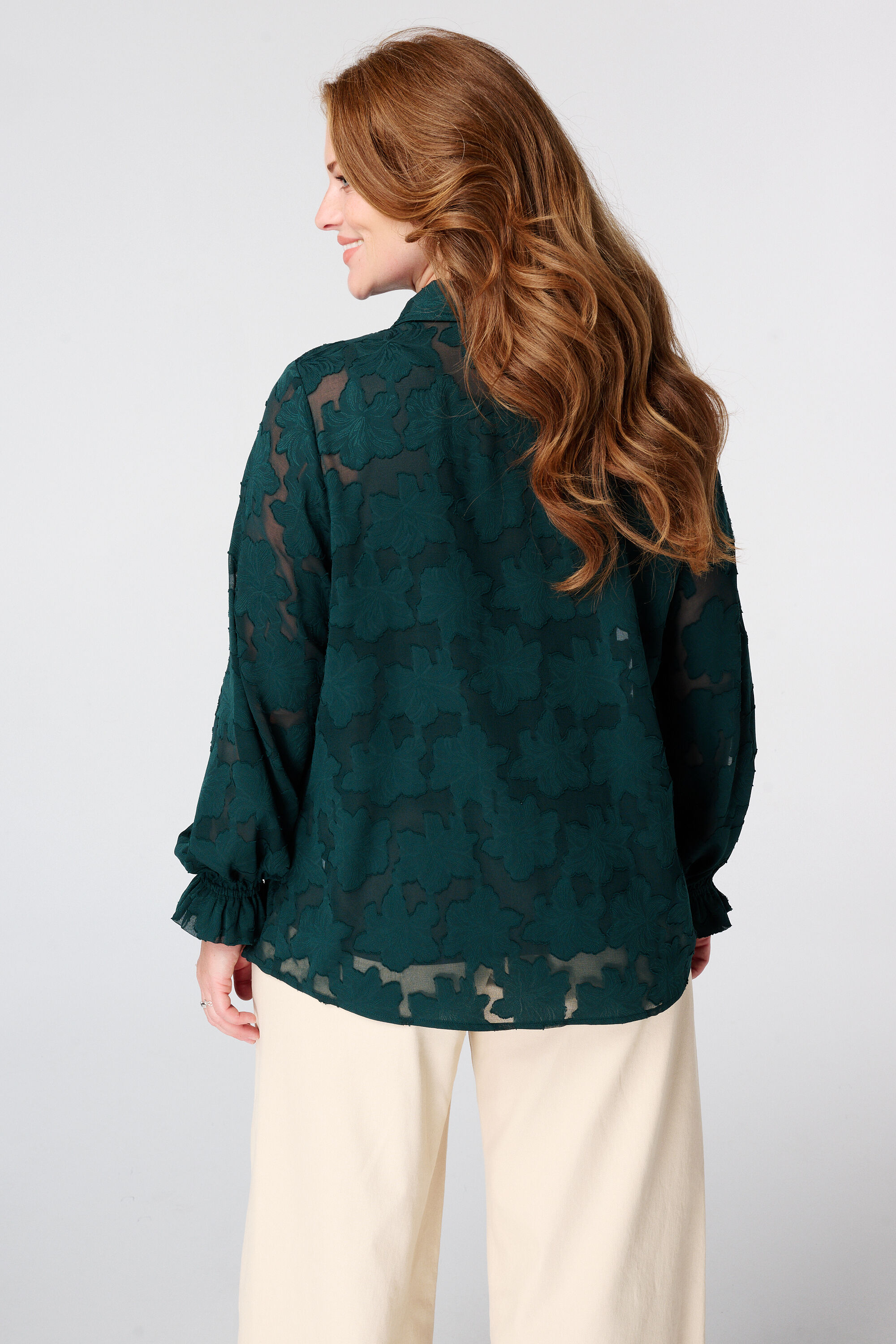 Blouse transparente &agrave; motif floral image number 3