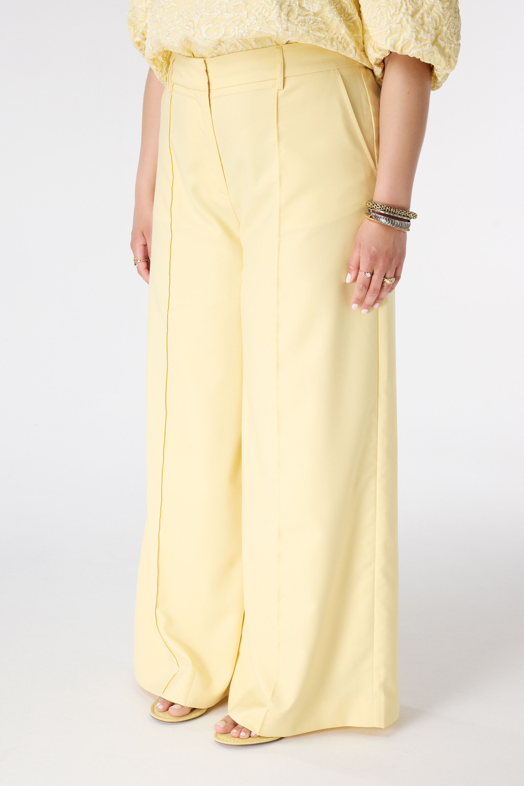 Pantalon wide leg avec coutures d&eacute;coratives image number 5