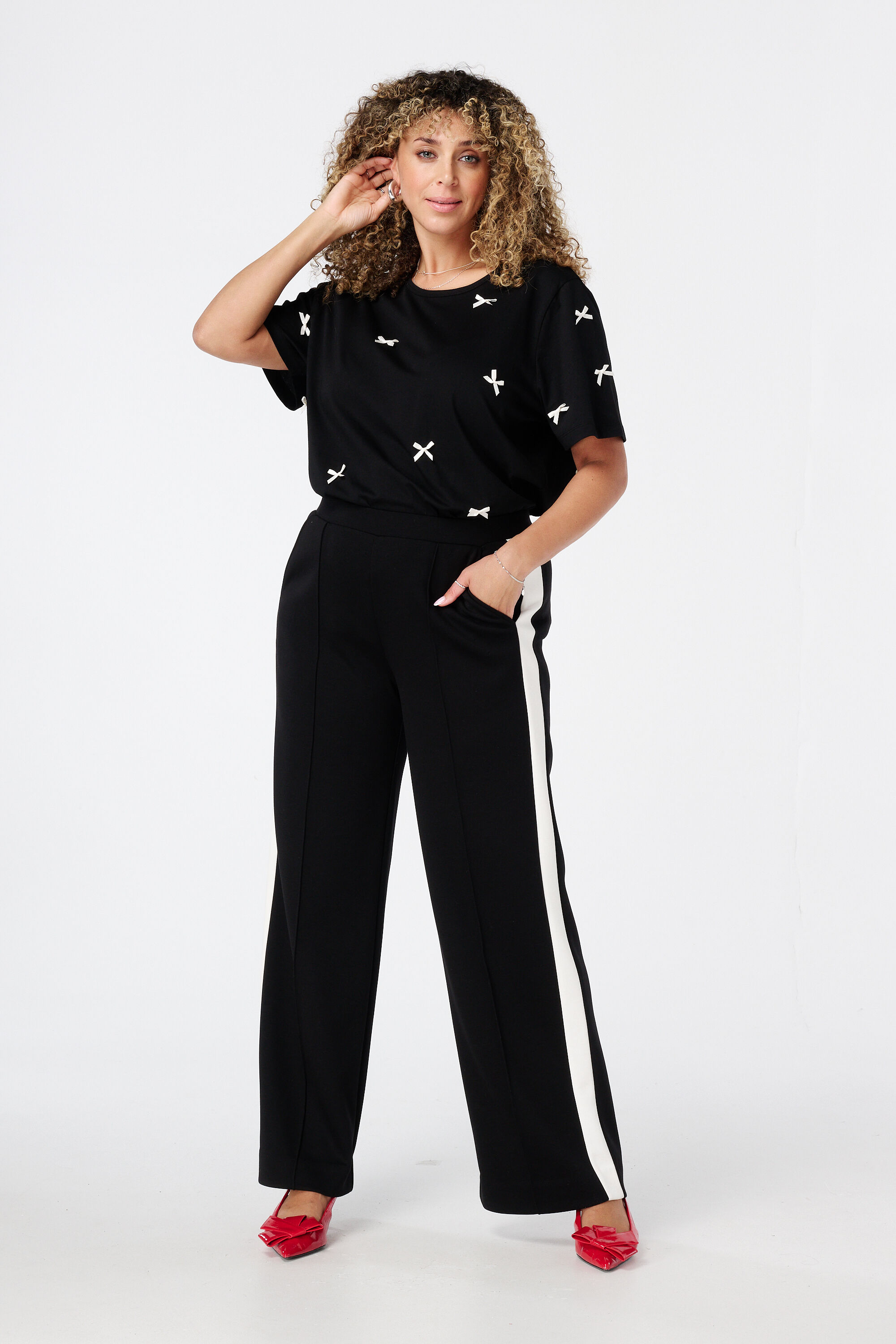 T-shirt avec n&oelig;uds fantaisie image number 5