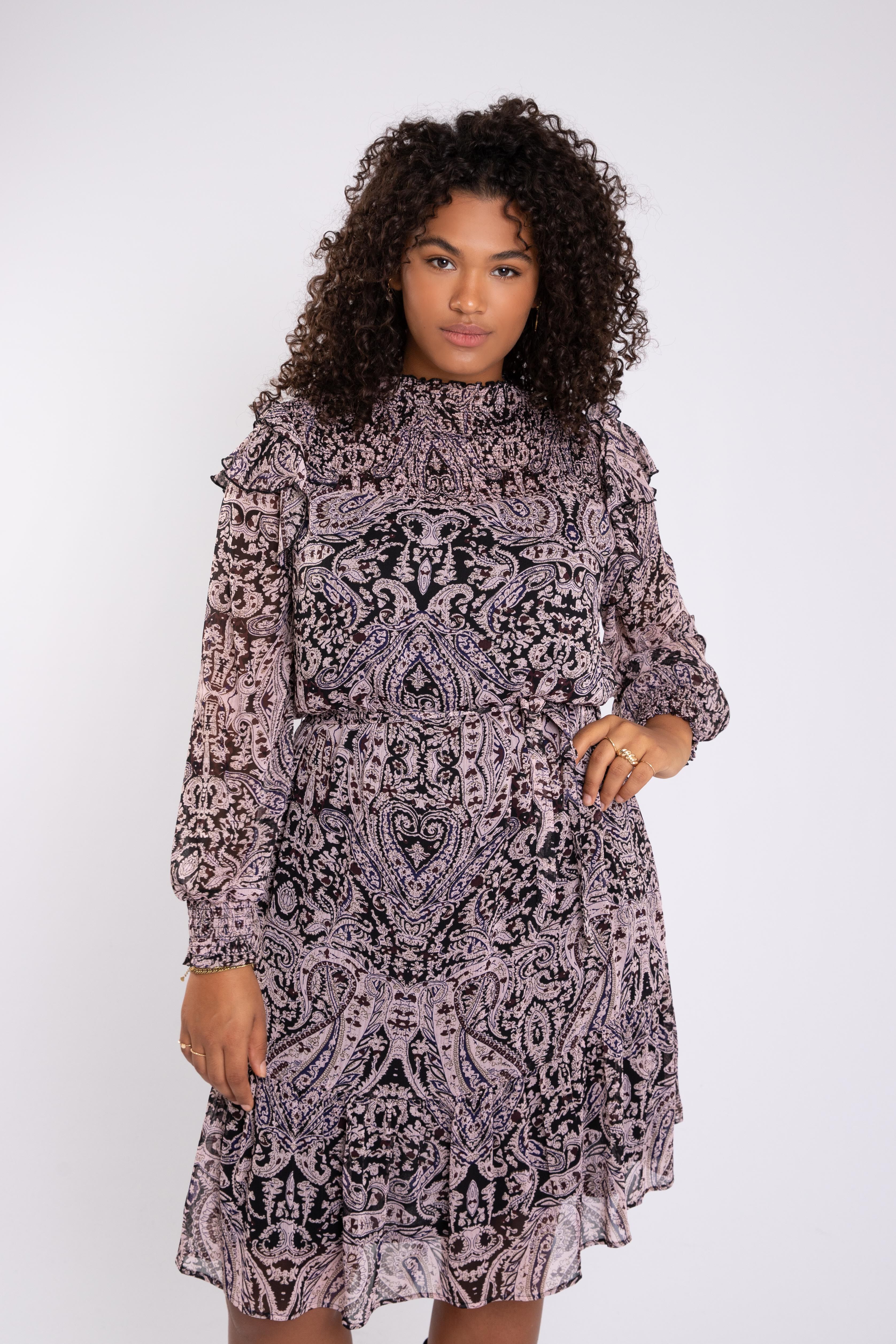 Robe avec d&eacute;tails smock&eacute;s image number 5