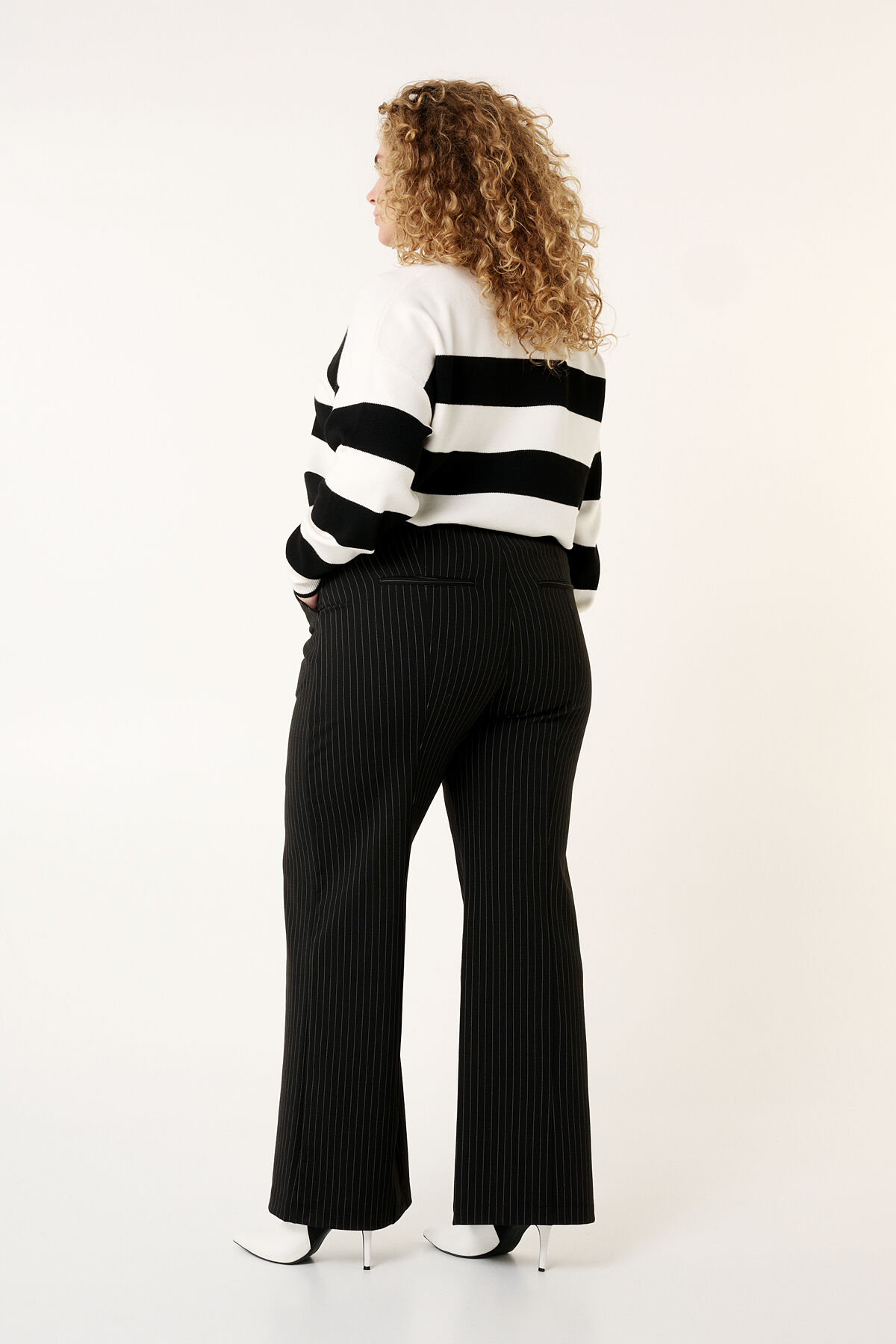 Pantalon &agrave; rayures craie et jambes larges  image number 3