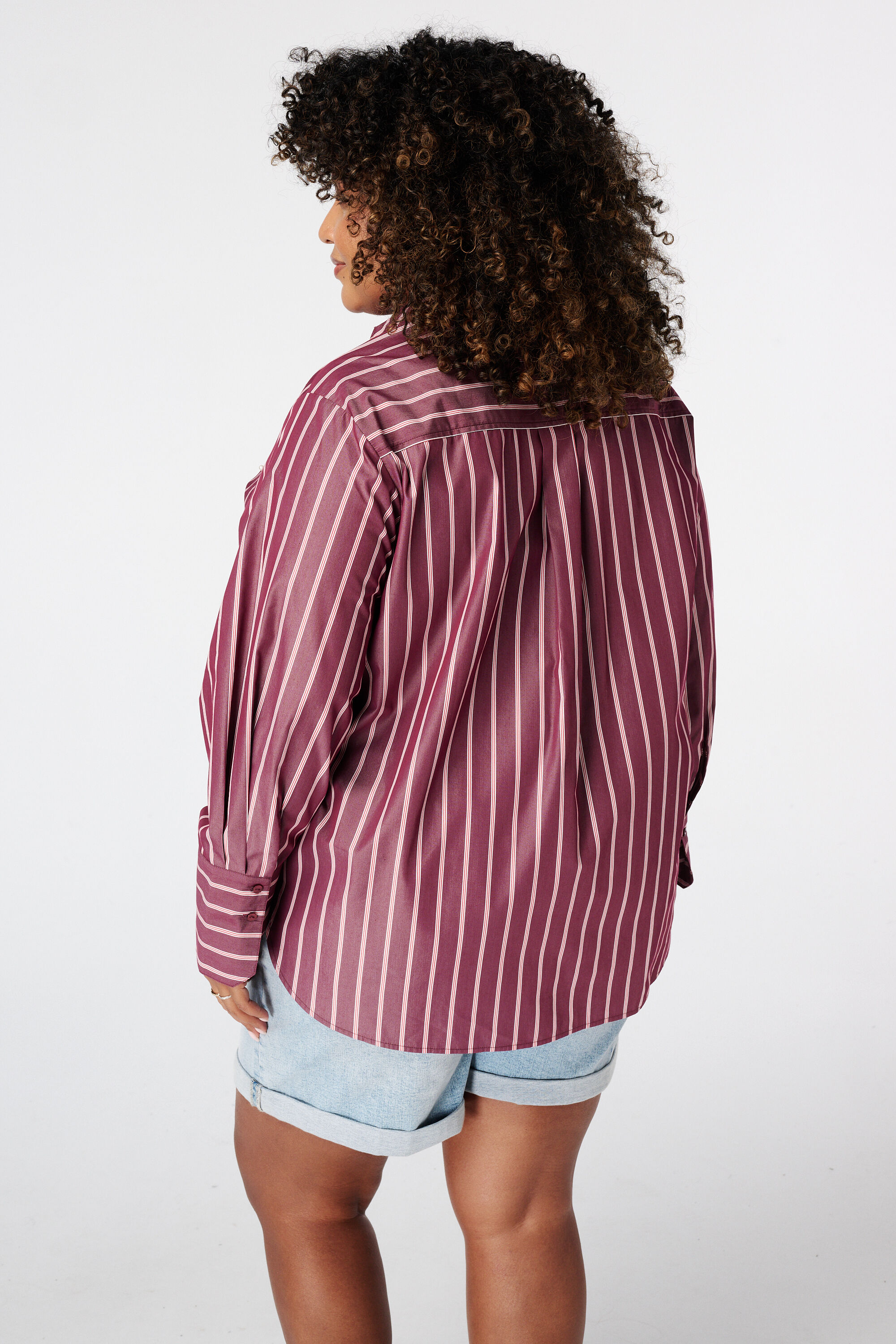 Blouse ray&eacute;e avec perles image number 3