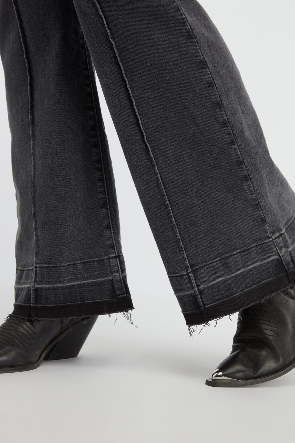 Jean &eacute;vas&eacute; taille haute image number 4