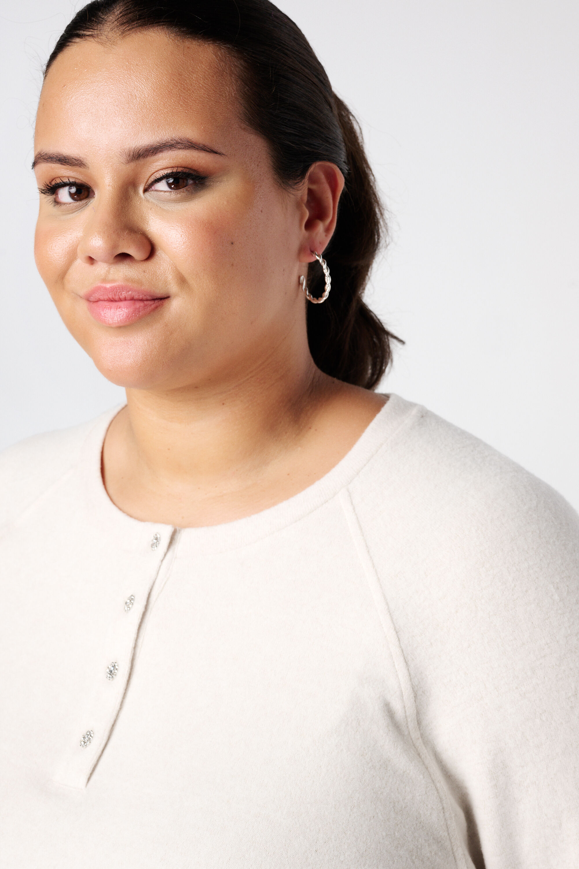 Pull en velours avec boutons strass image number 4