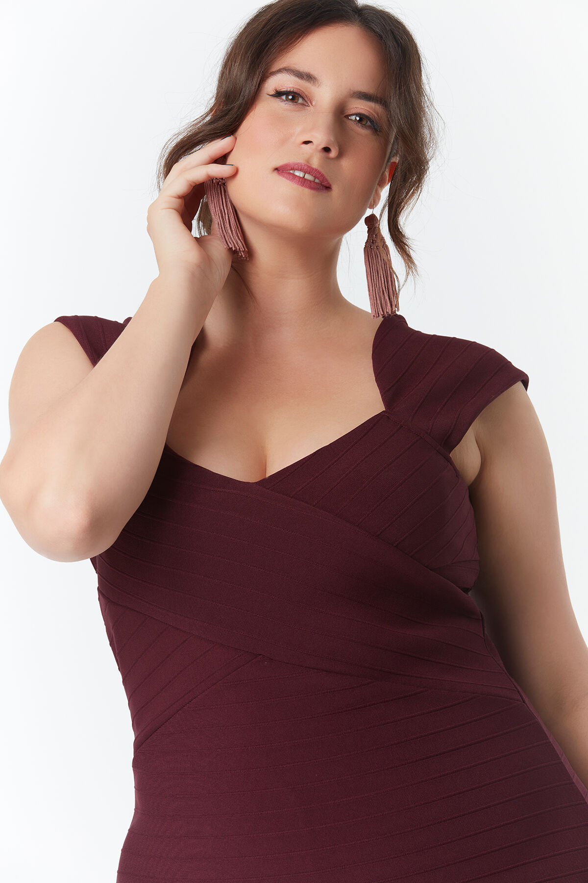 Robe pr&egrave;s du corps avec col en c&oelig;ur image number 3