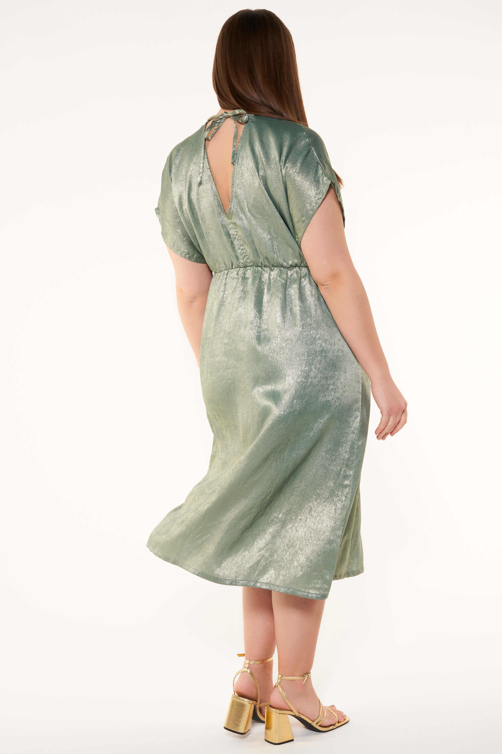 Robe avec d&eacute;tails m&eacute;talliques image number 3