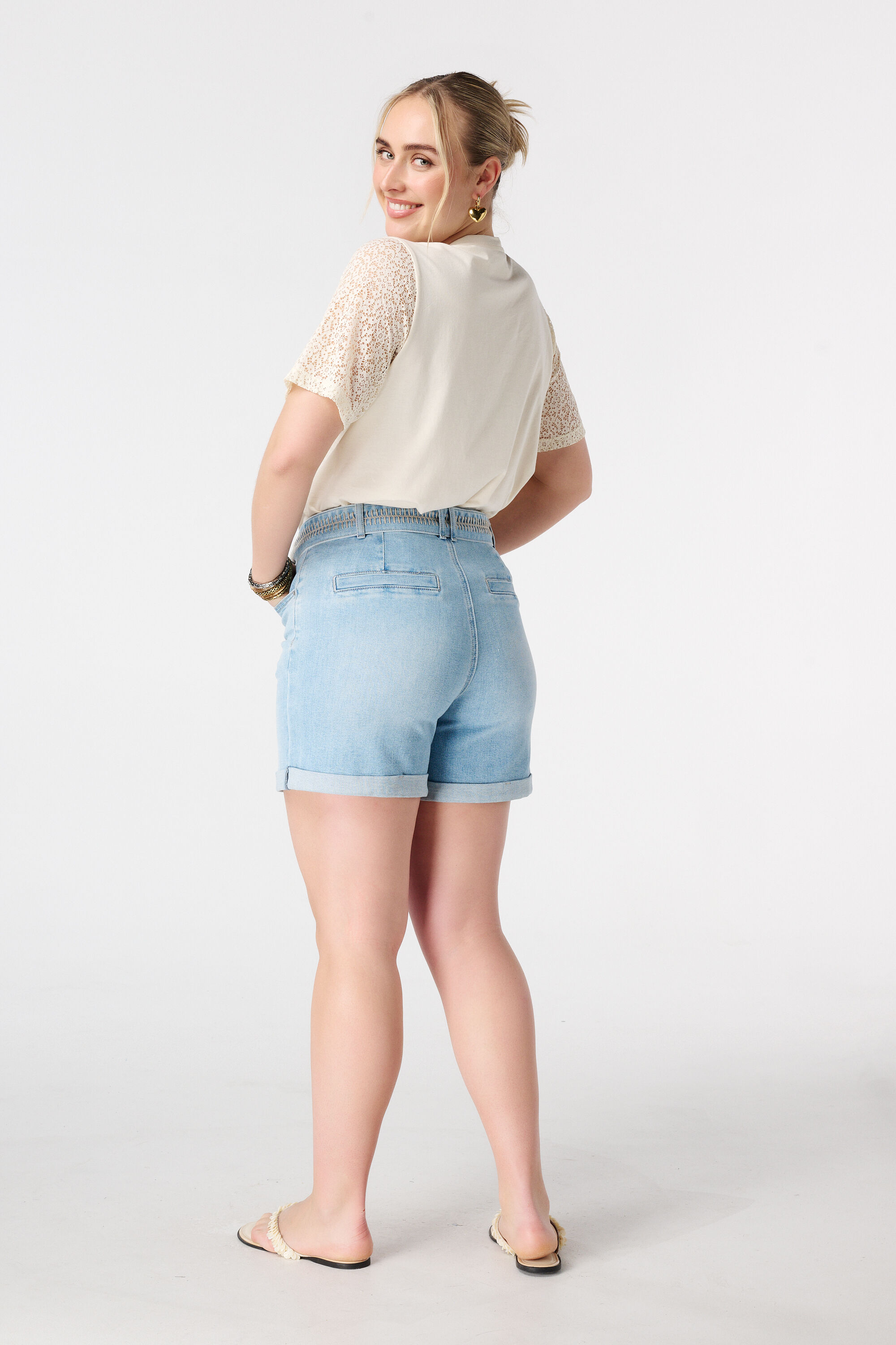 Short en denim avec ceinture image number 3
