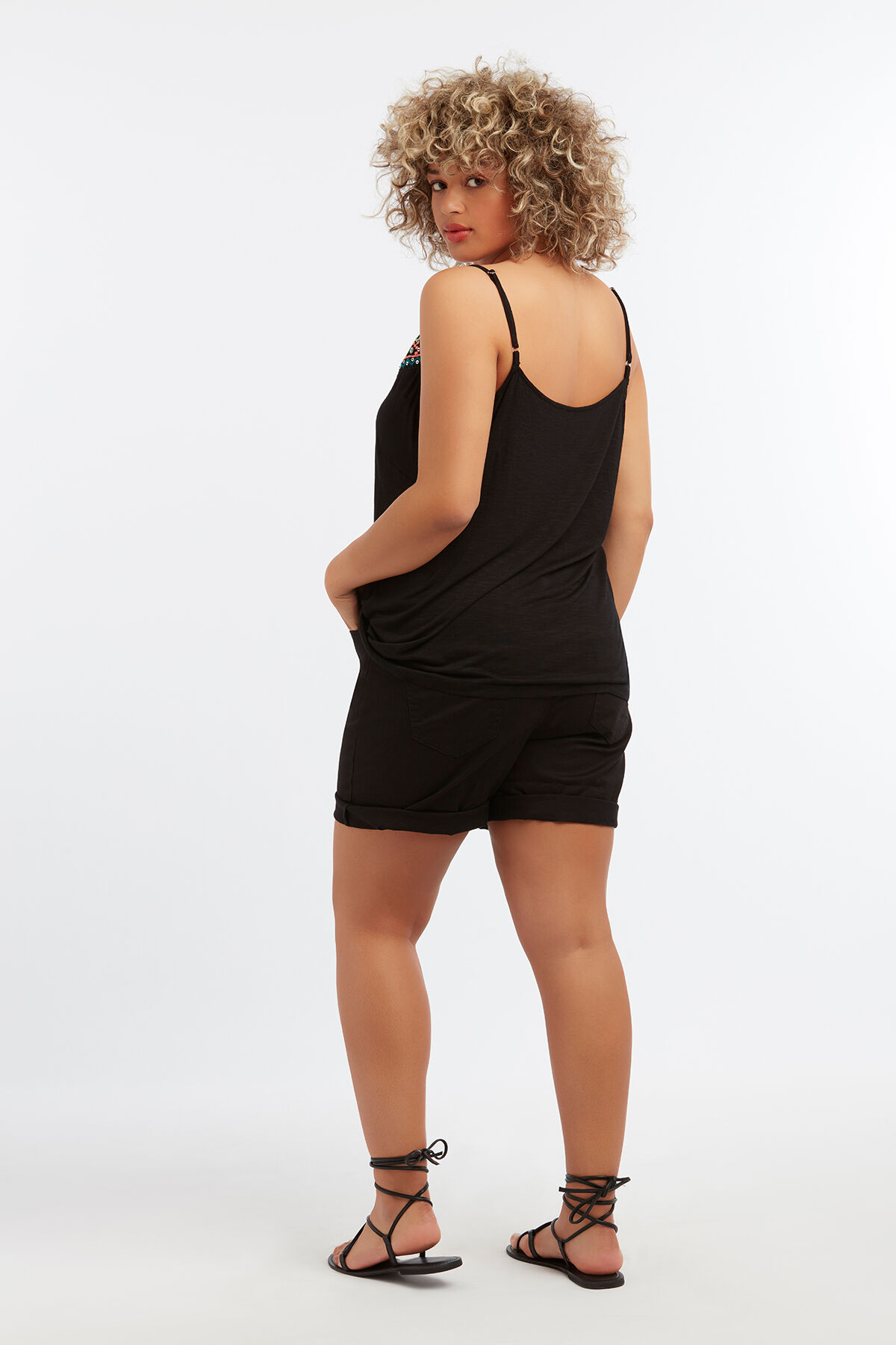 Haut avec broderie image number 5