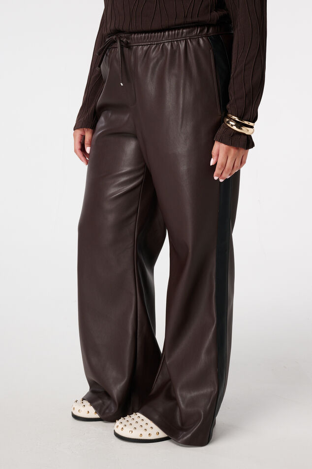 Pantalon large à rayures latérales en PU image number 5