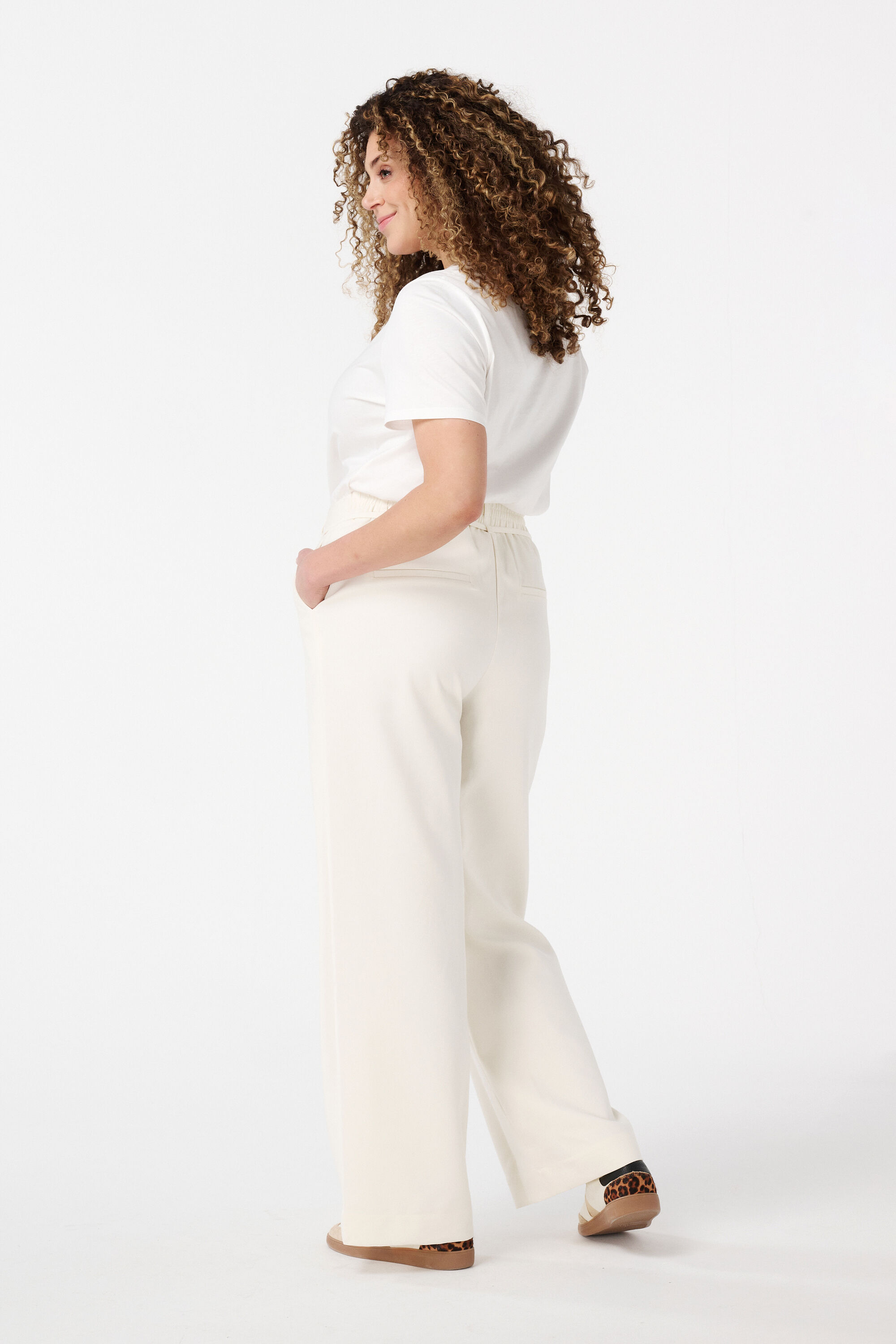 Pantalon avec cordon et jambes larges image number 3