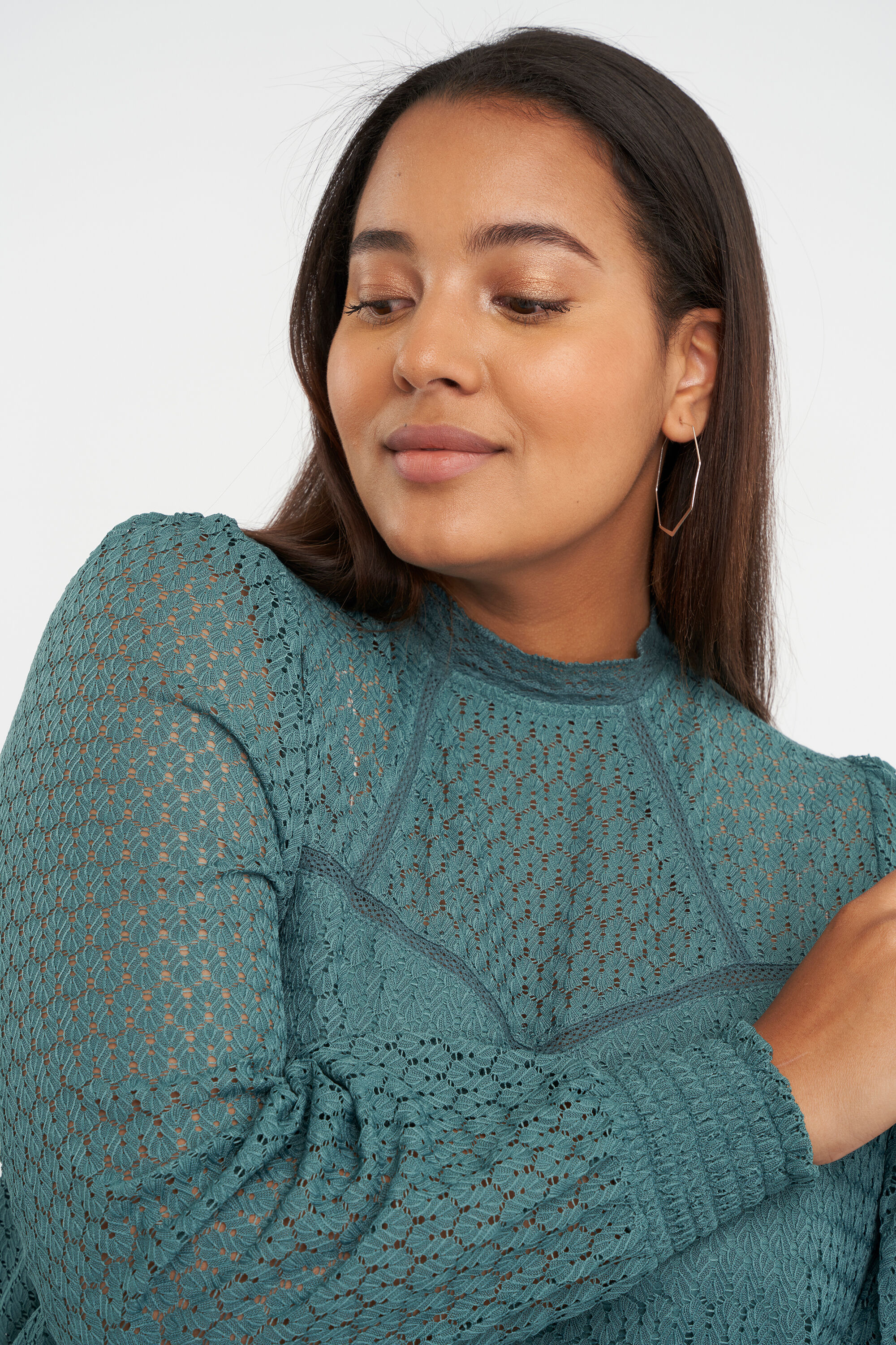 Haut en dentelle image number 4