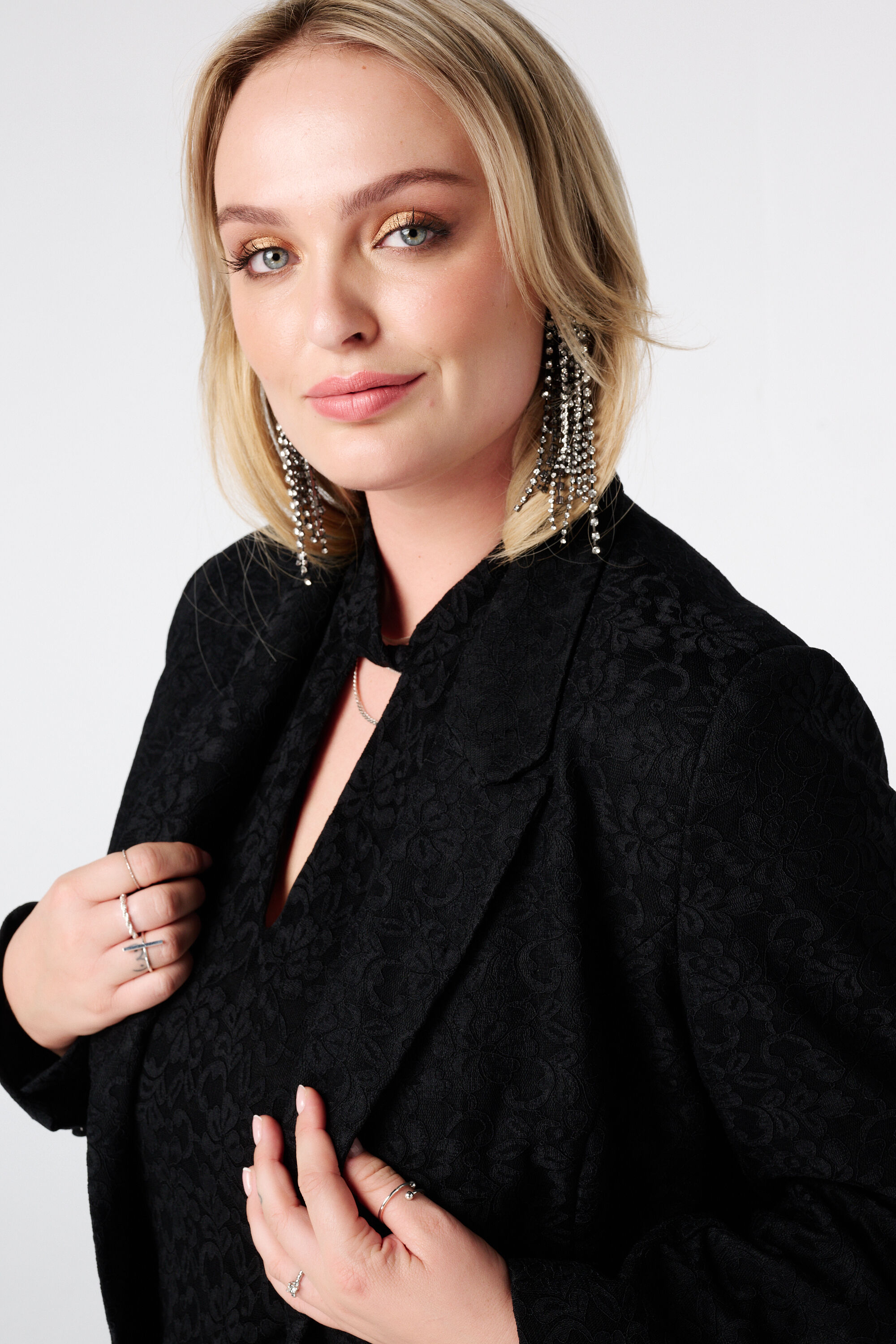 Blazer cintr&eacute; en dentelle image number 4