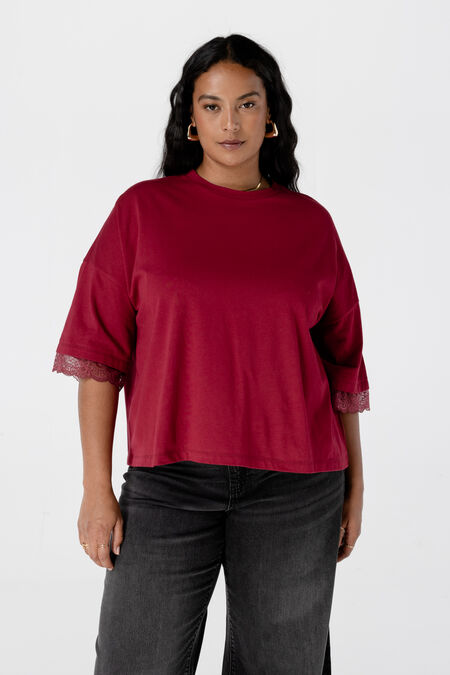 T-shirt avec détails en dentelle T-shirt avec détails en dentelle