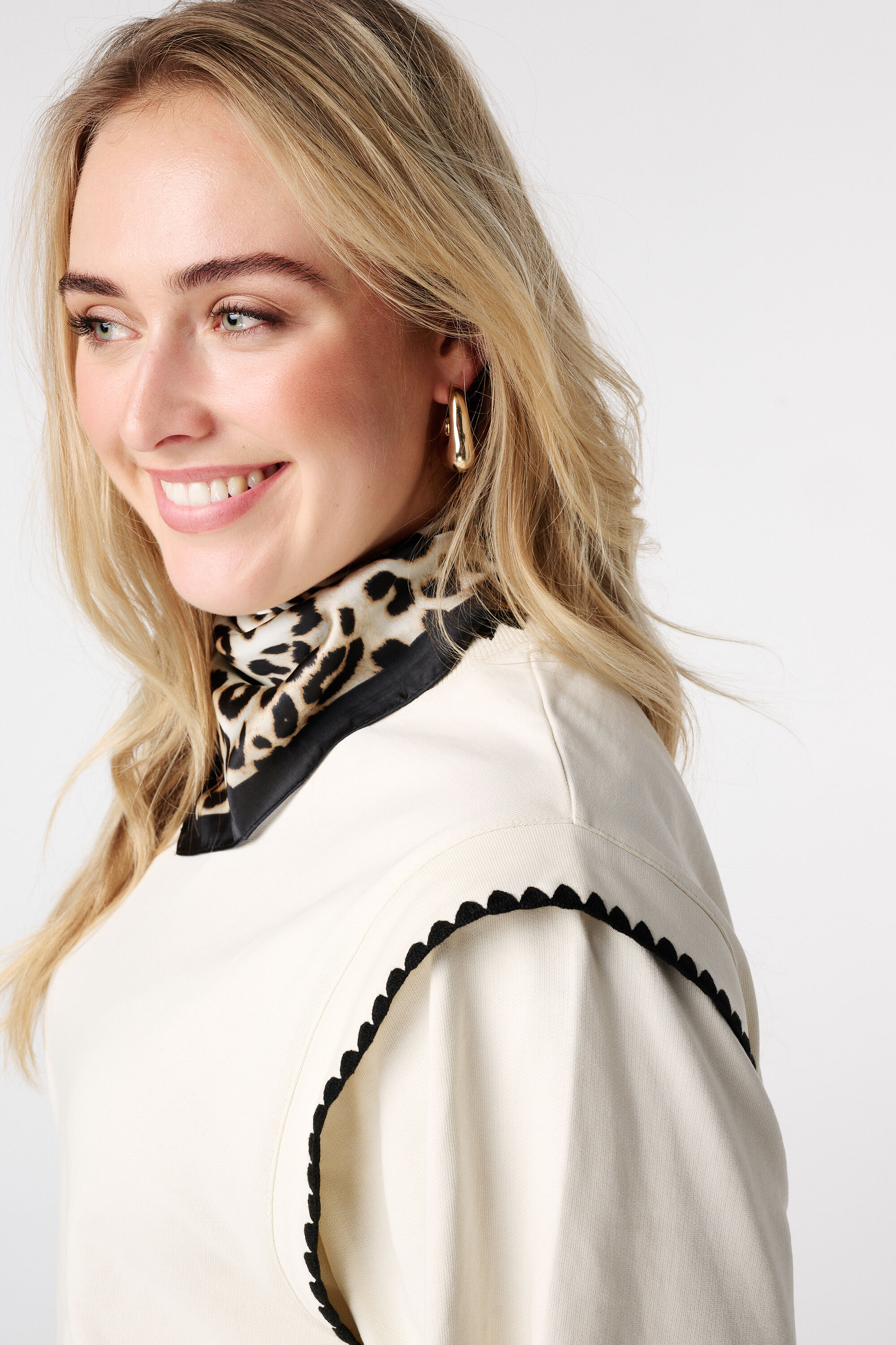 Pull &agrave; bords contrast&eacute;s image number 4