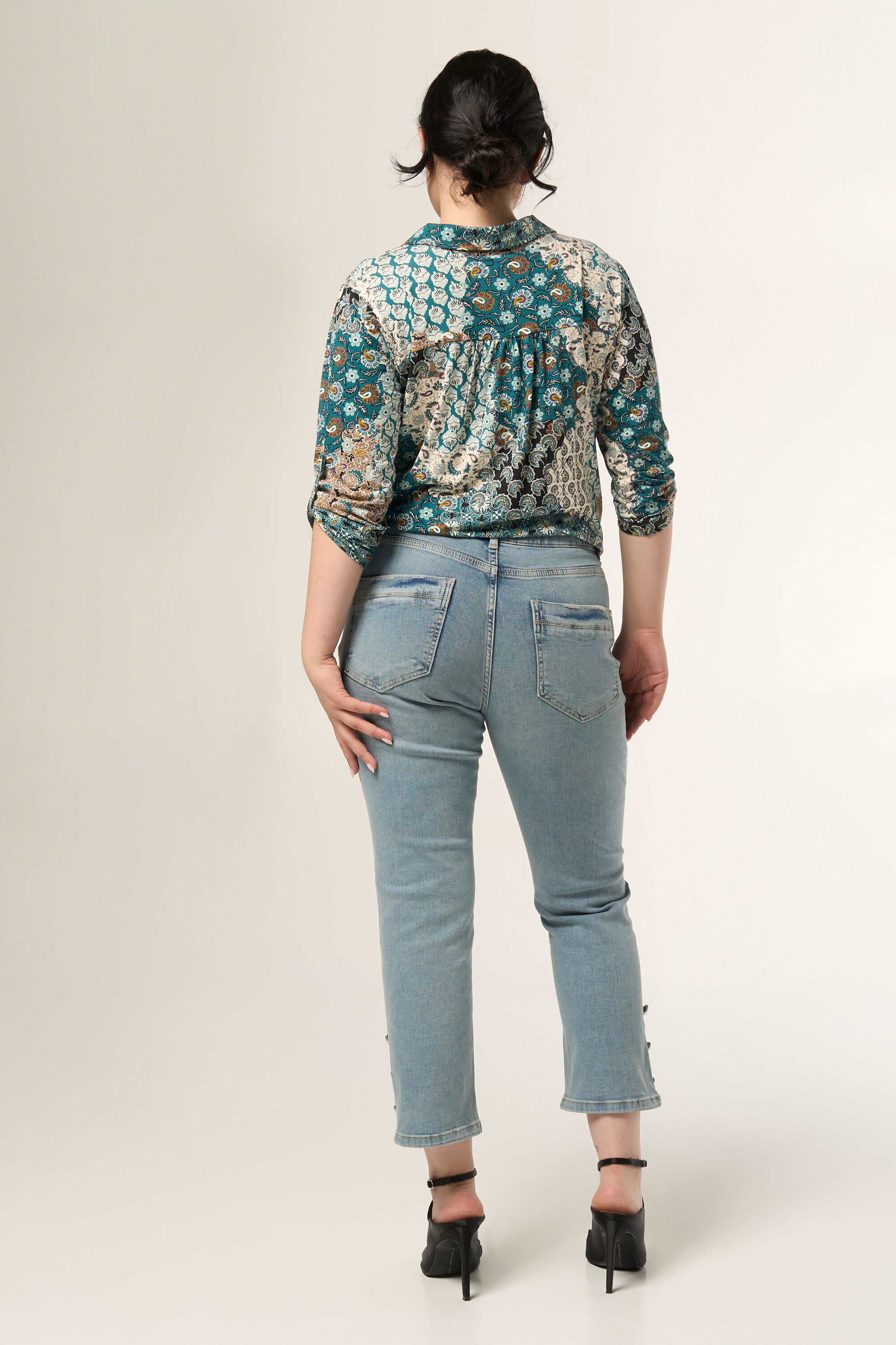 Jean avec bouton fantaisie image number 3