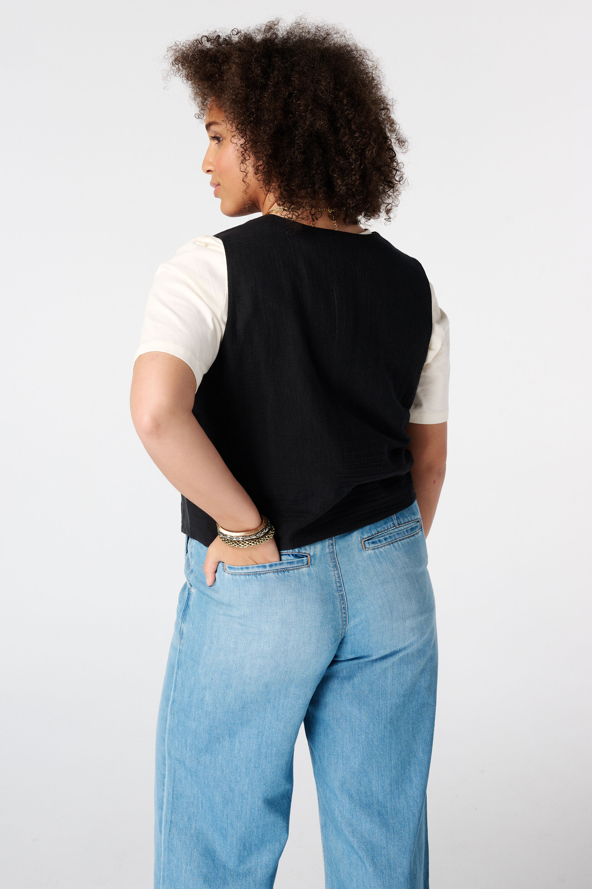 Gilet court avec broderie image number 3