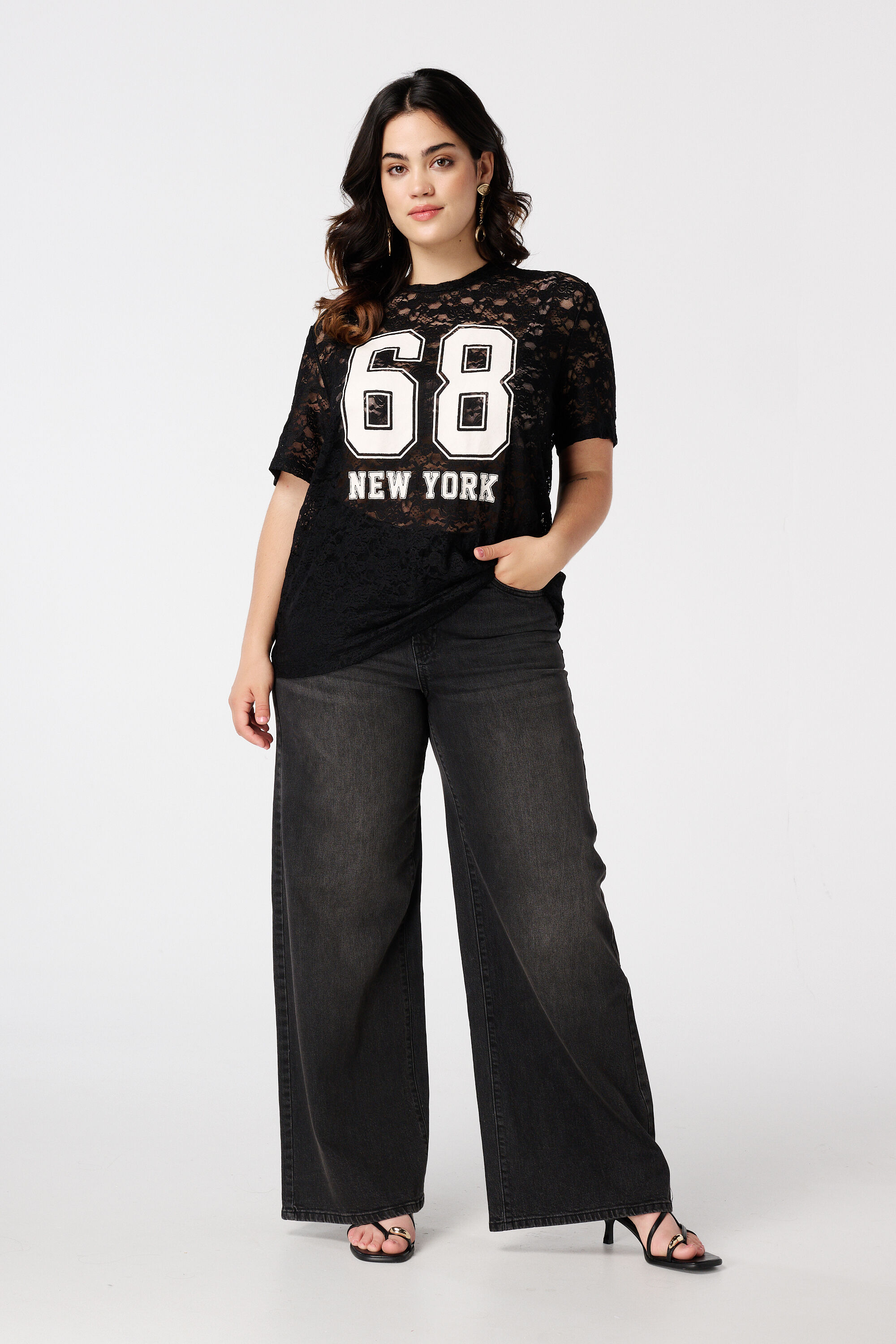 T-shirt sportif en dentelle image number 5