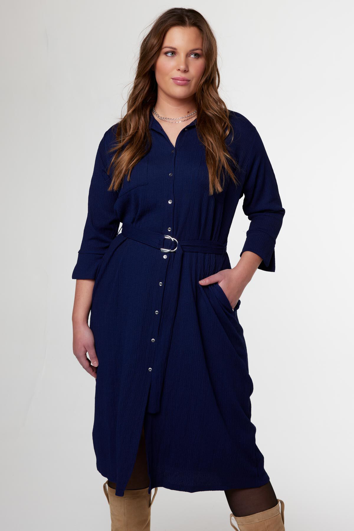 Robe en tissu textur&eacute; image number 5