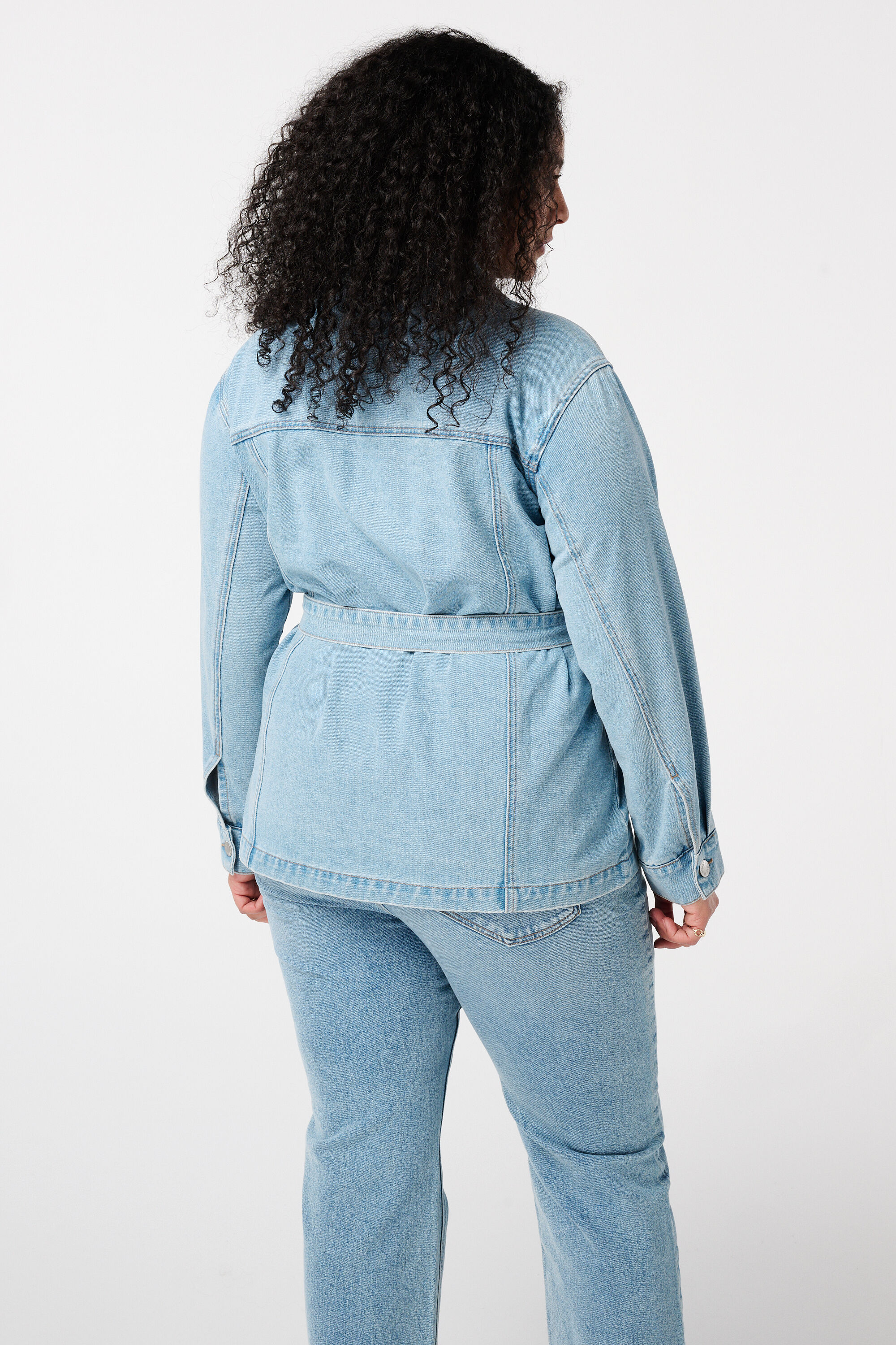 Veste en jean avec ceinture image number 3