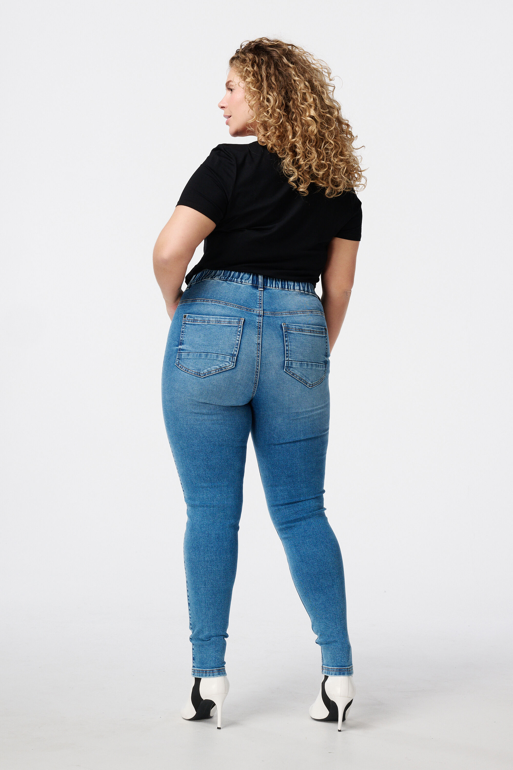 Tregging avec un look denim image number 3