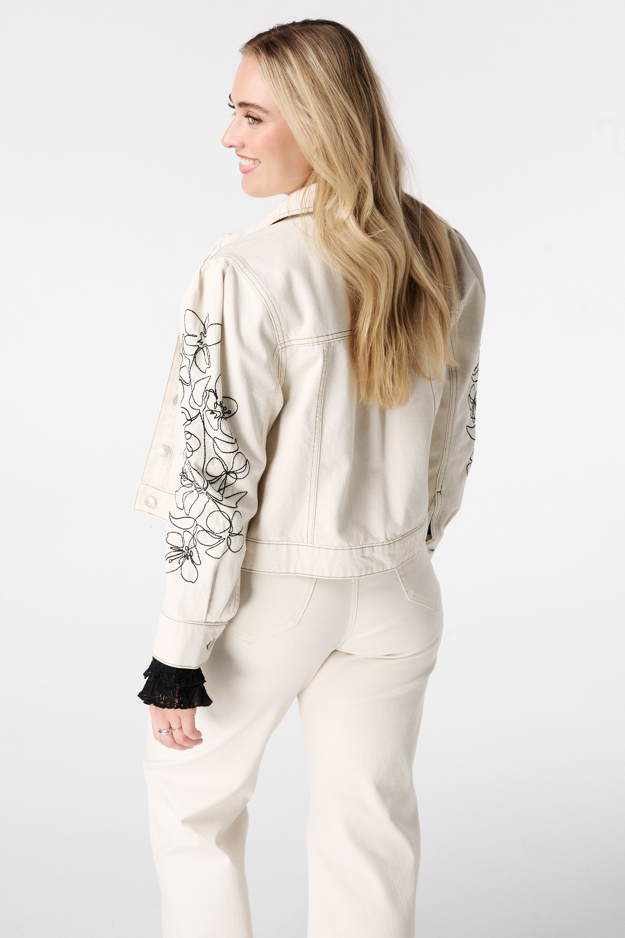 Veste en jean avec broderie image number 3