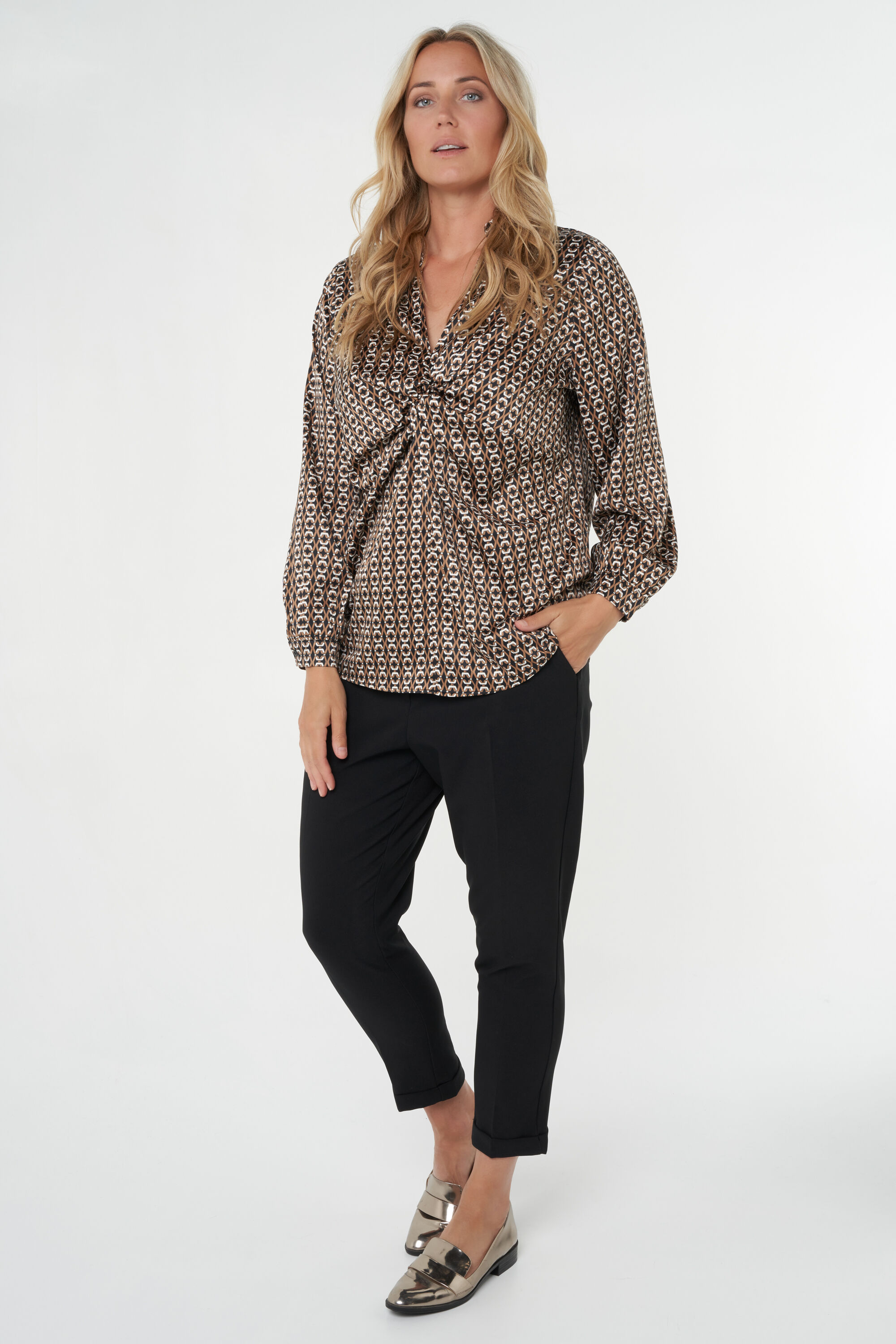 Chemisier en satin &agrave; imprim&eacute; graphique image number 5