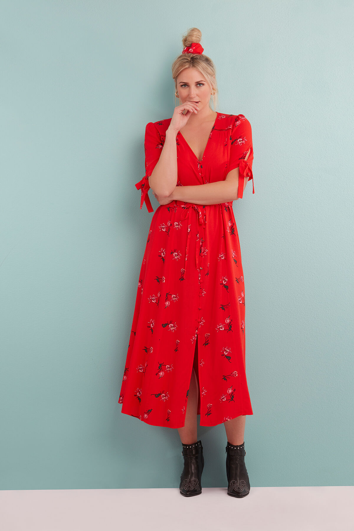 Robe fleurie boutonn&eacute;e image number 6