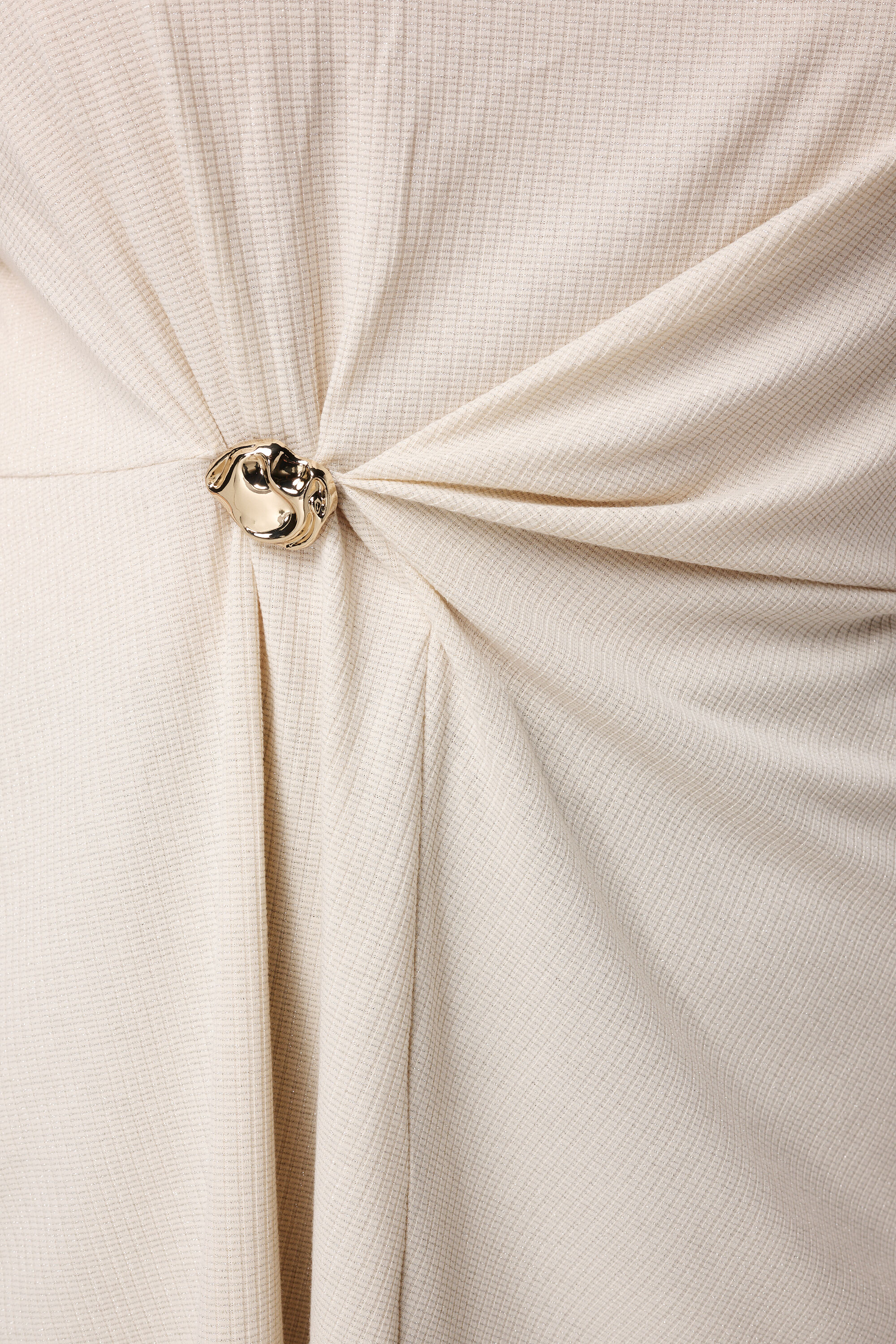 Haut drap&eacute; avec boucle dor&eacute;e image number 6