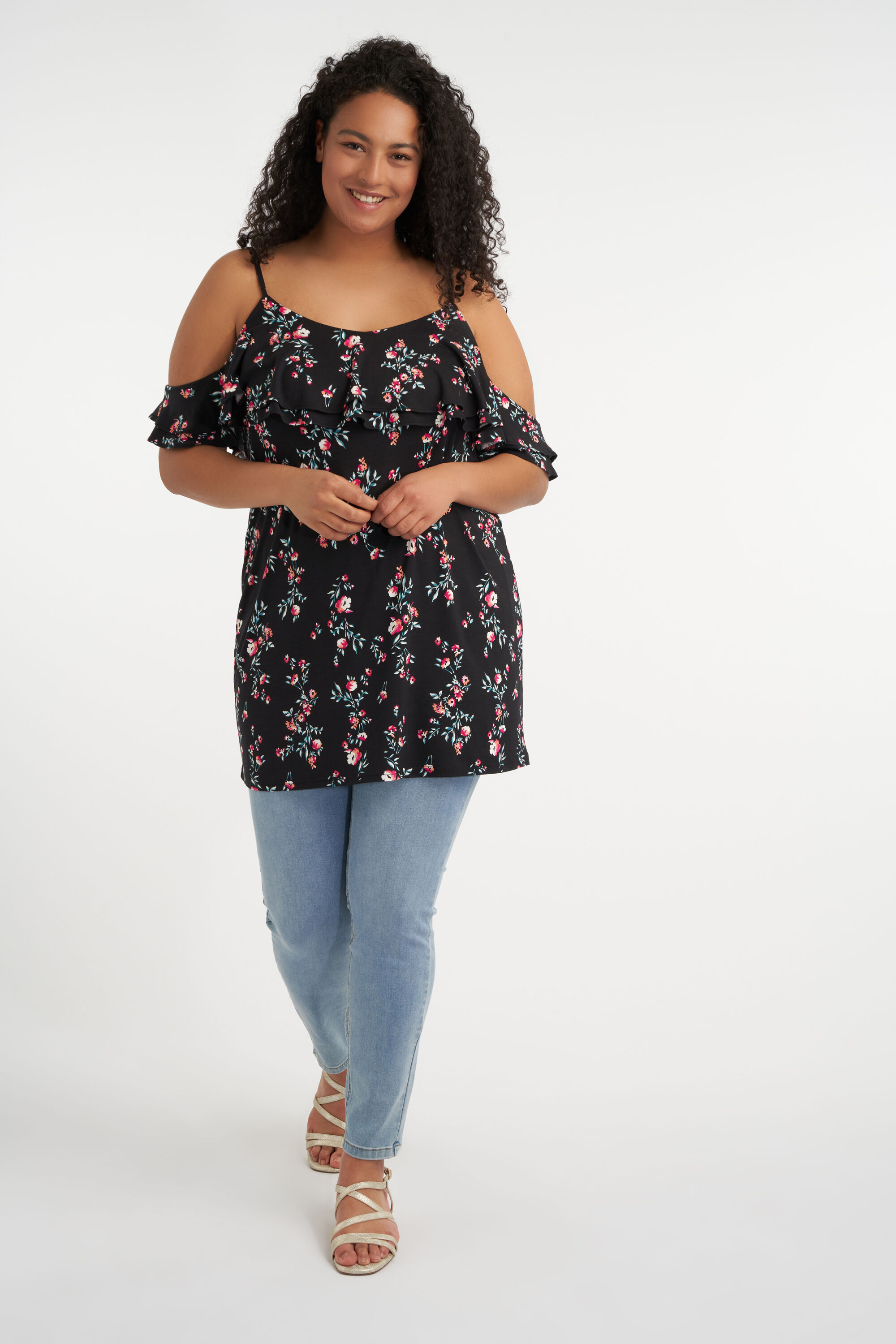 Haut &agrave; &eacute;paules ajour&eacute;es et volants image number 5