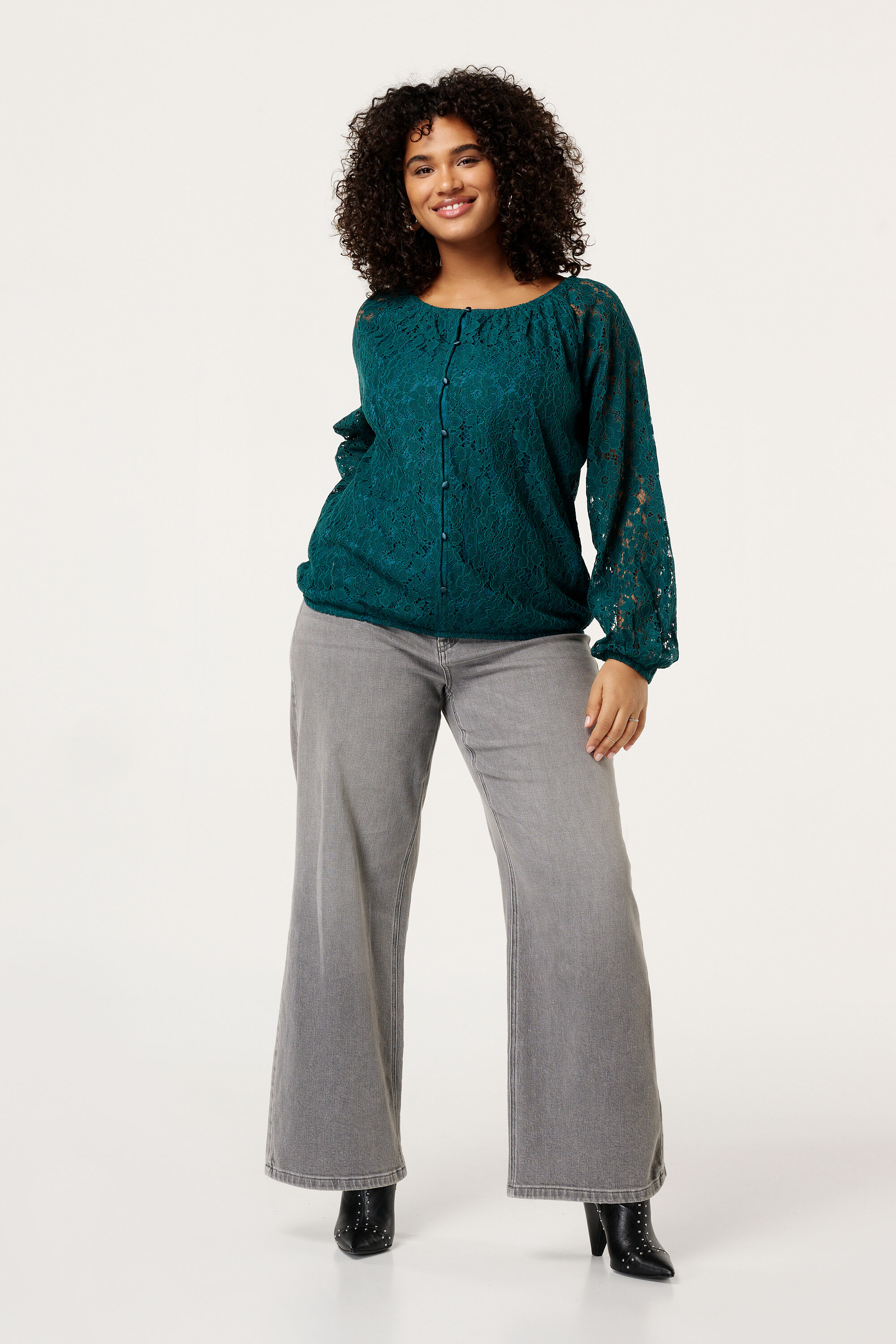 Haut en dentelle avec boutons image number 5