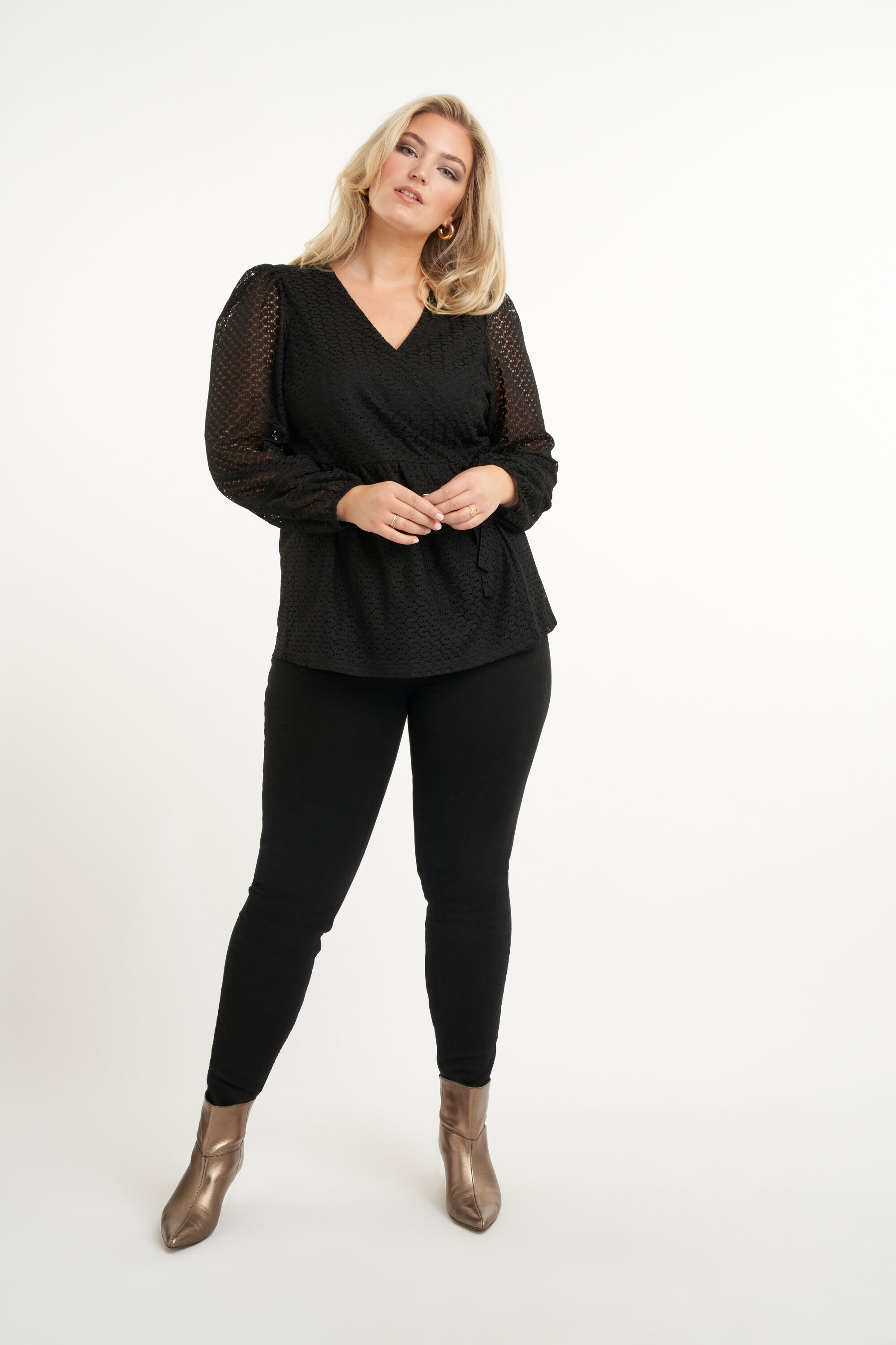 Haut portefeuille en dentelle image number 5