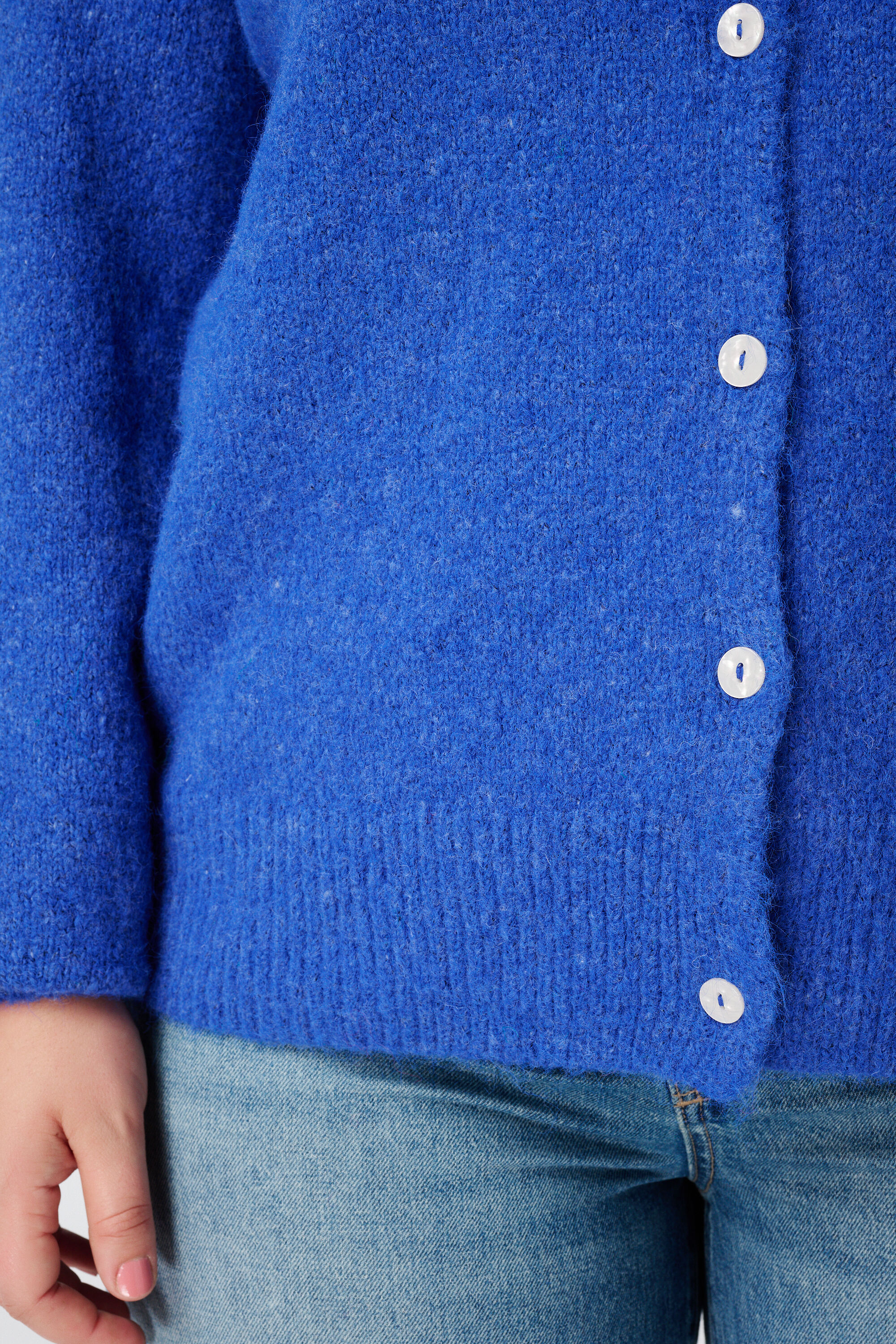 Cardigan en maille fine avec fermeture &agrave; boutons image number 6