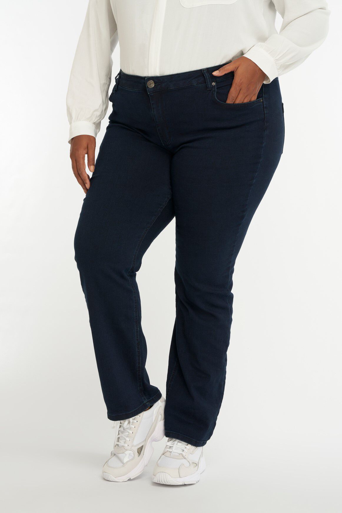 Jeans coupe droite LILY image number 4