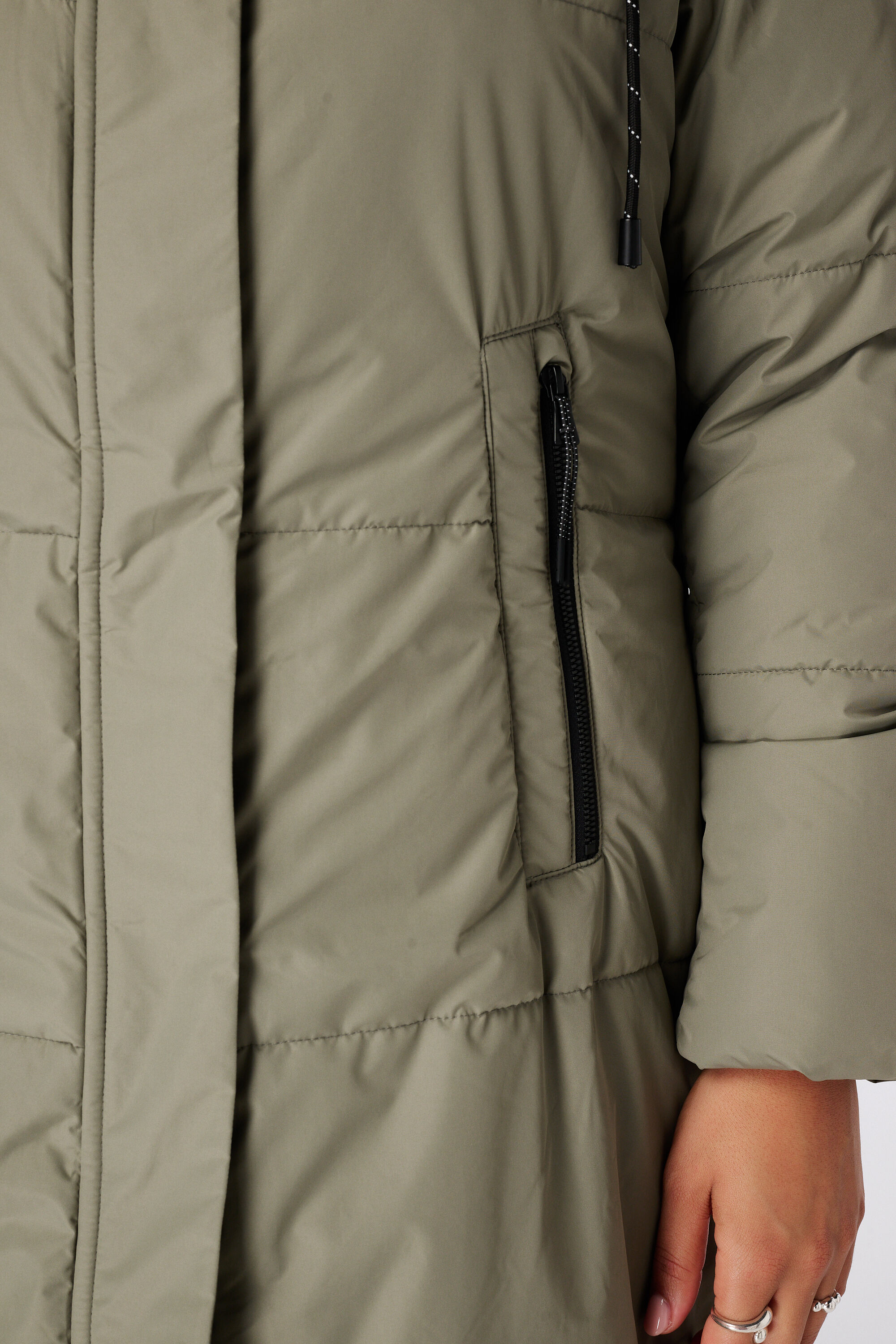 Manteau long matelass&eacute; avec capuche image number 6